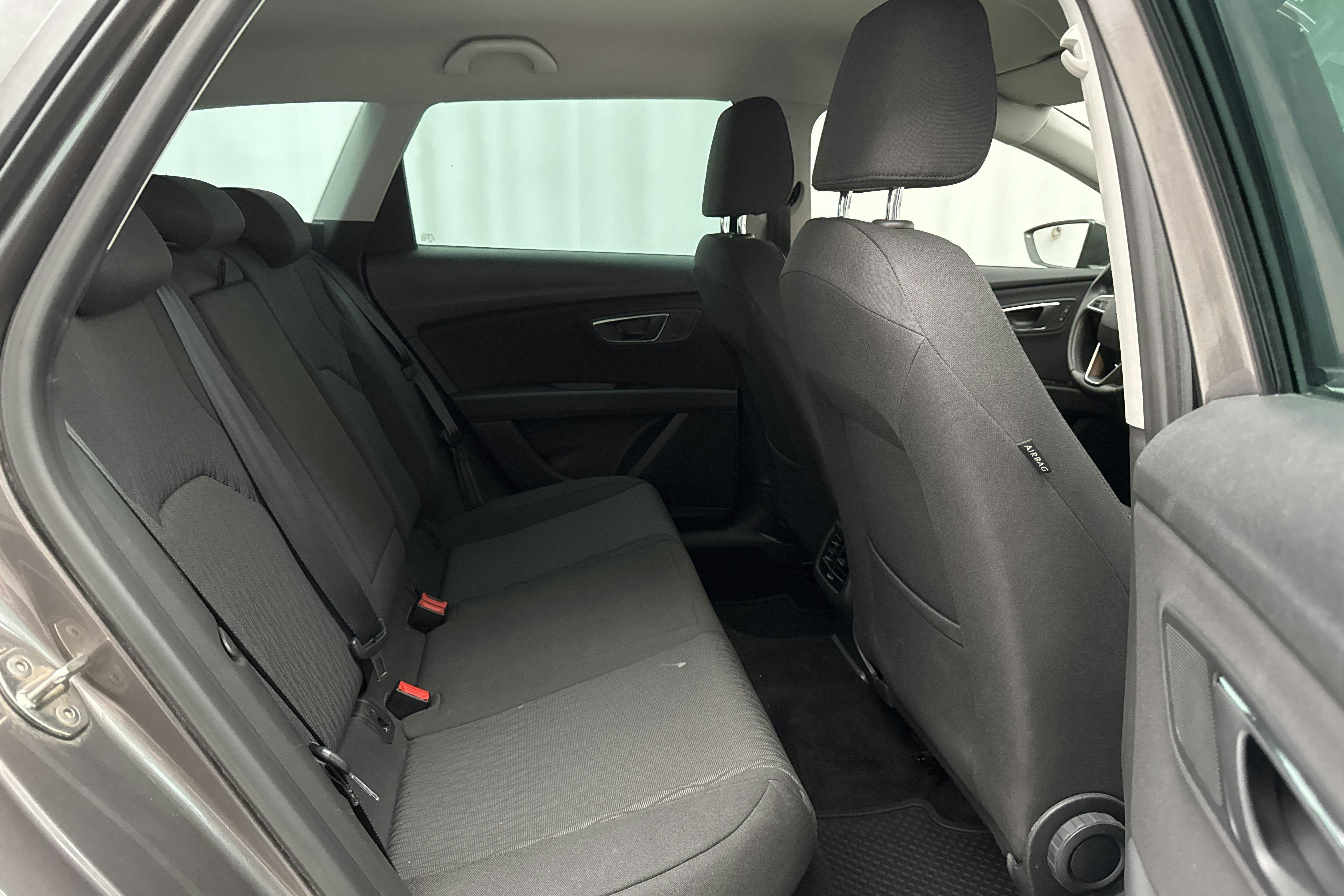 Seat Leon 1.2 TSI ST (110hk) - 8 364 mil - Manuell - Dark Grey - 2015