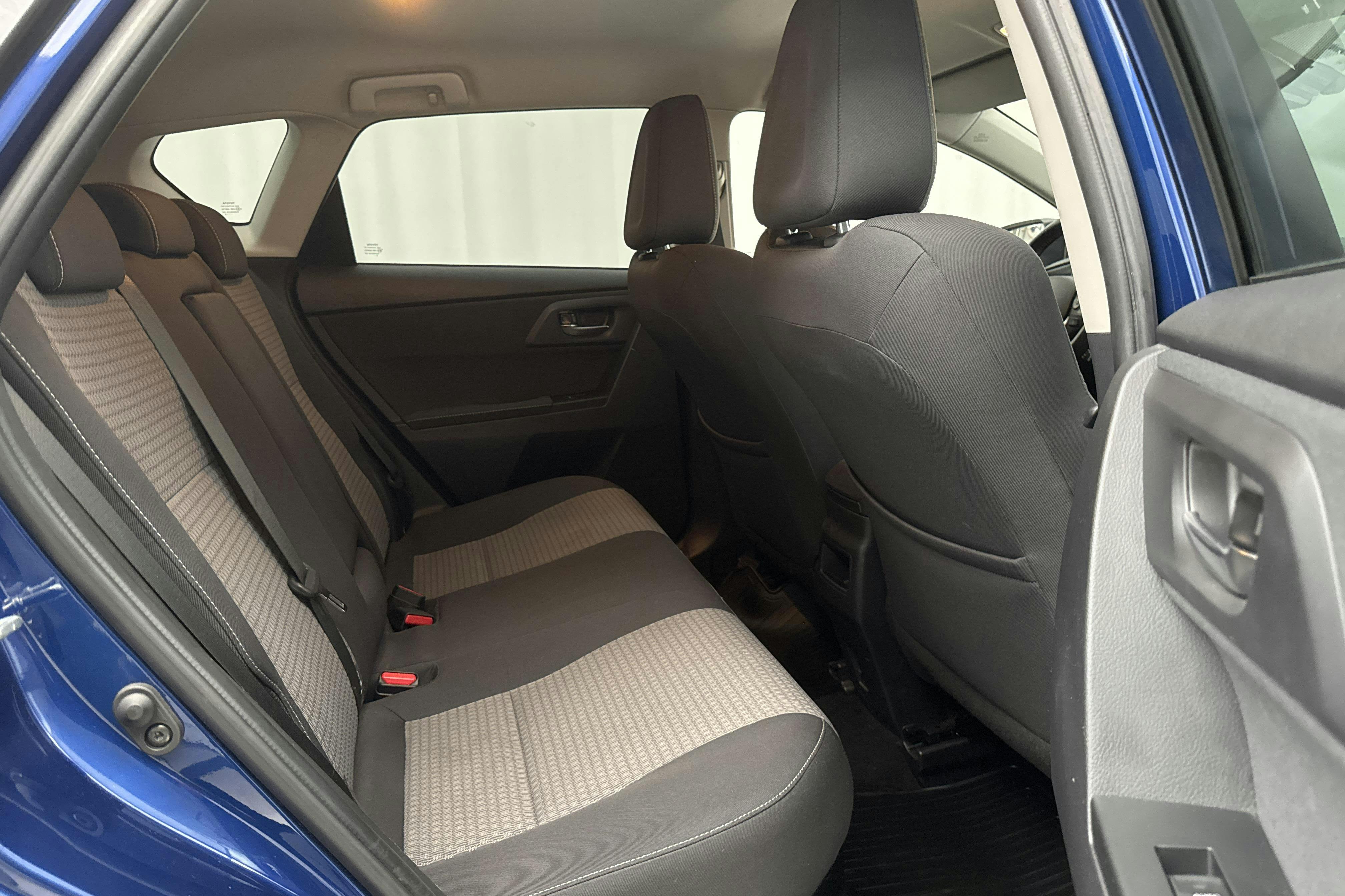 Toyota Auris 1.8 HSD 5dr (99hk) - 9 704 mil - Automat - Dark Blue - 2018