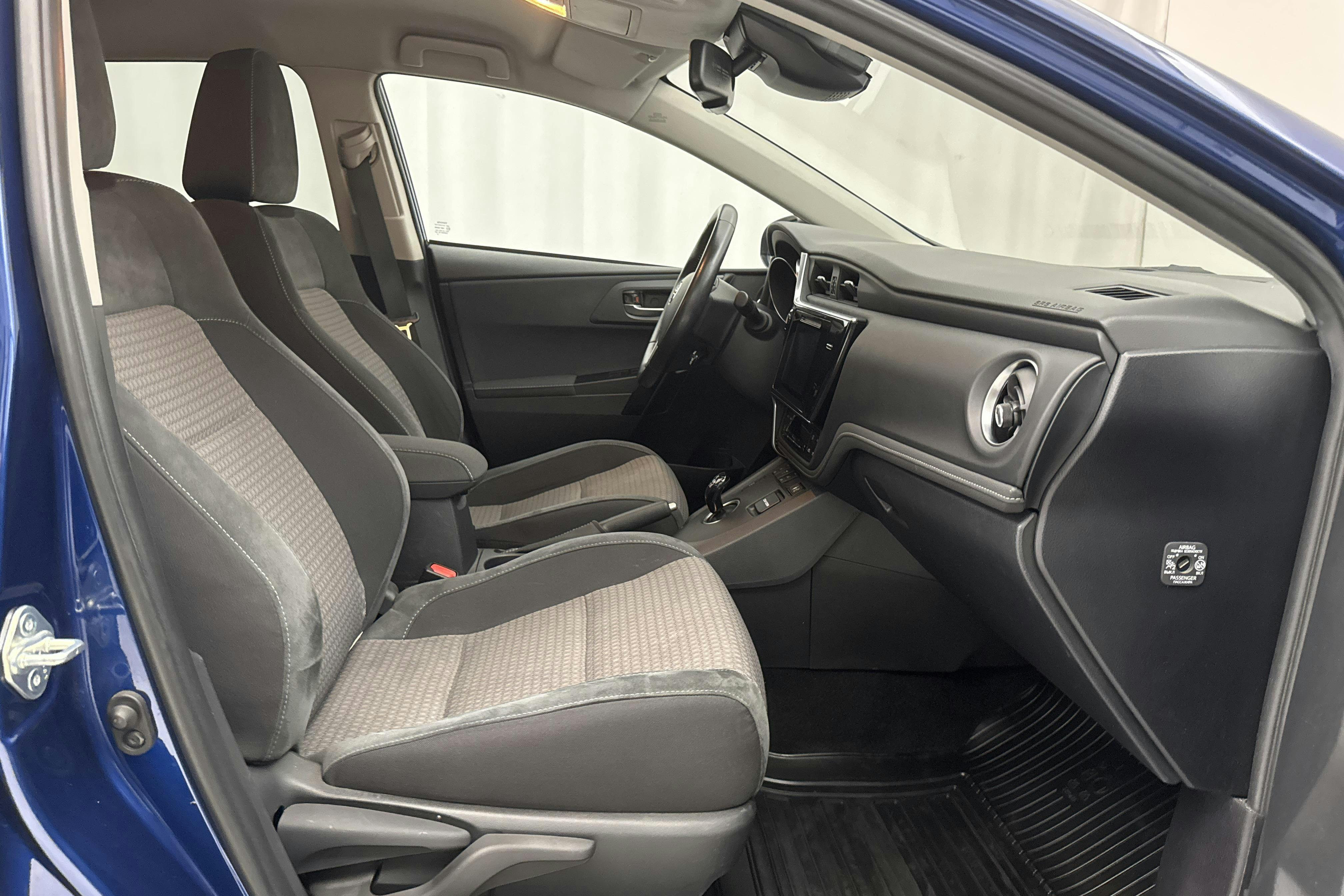 Toyota Auris 1.8 HSD 5dr (99hk) - 9 704 mil - Automat - Dark Blue - 2018