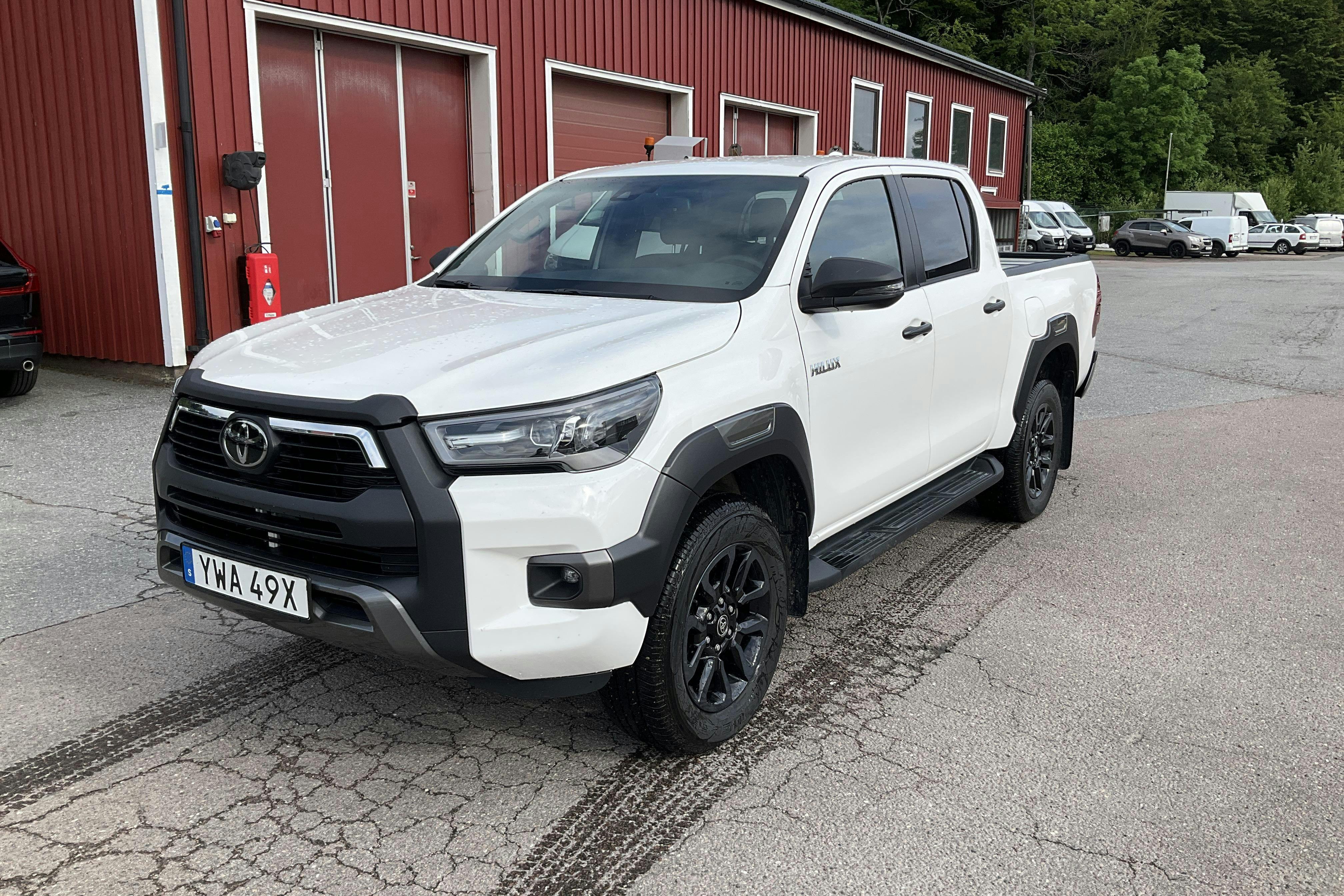 Toyota Hilux 2.8 D 4WD (204hk) - 1 875 mil - Automat - vit - 2024