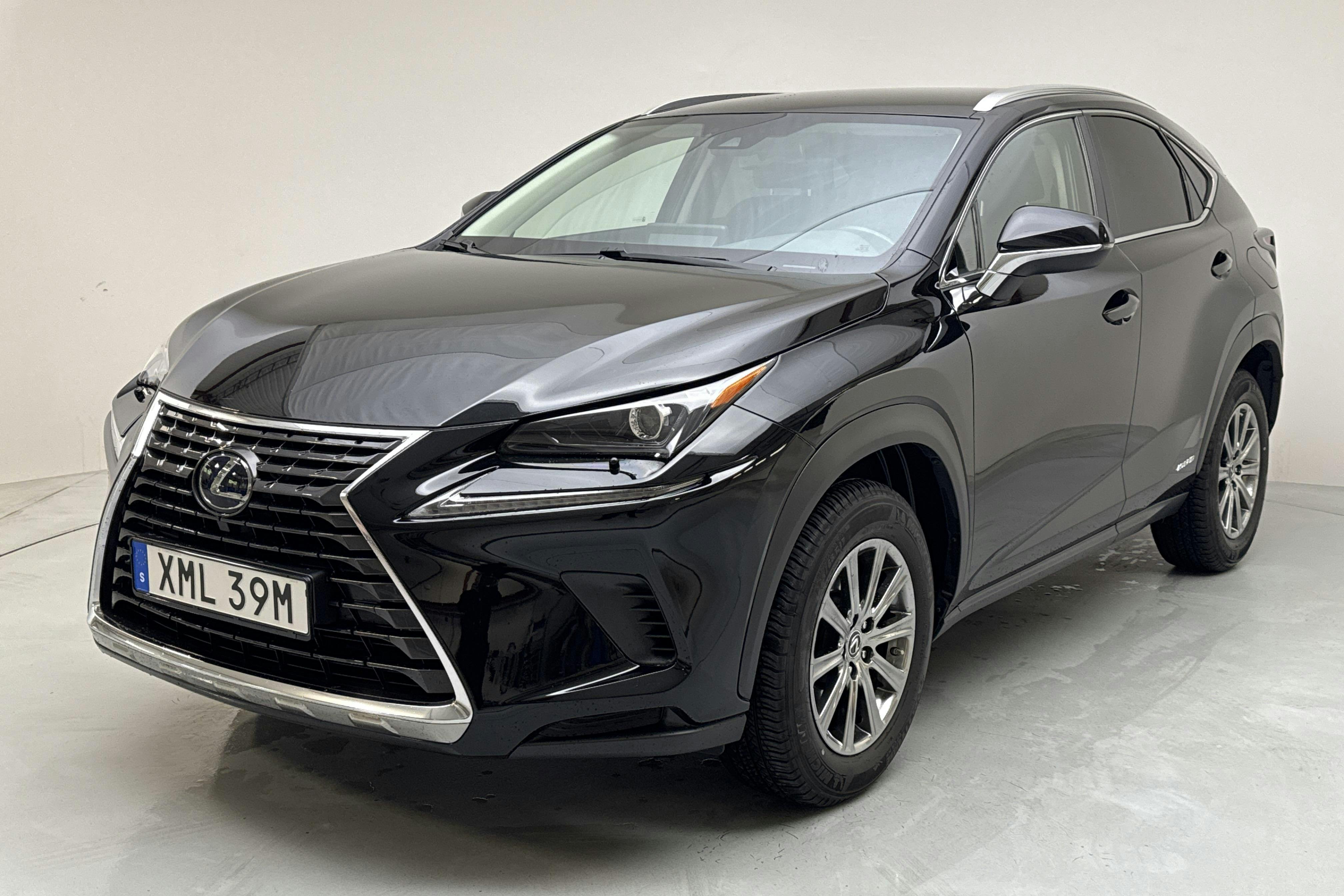 Lexus NX 300h (197hk) - 2 650 mil - Automat - svart - 2021