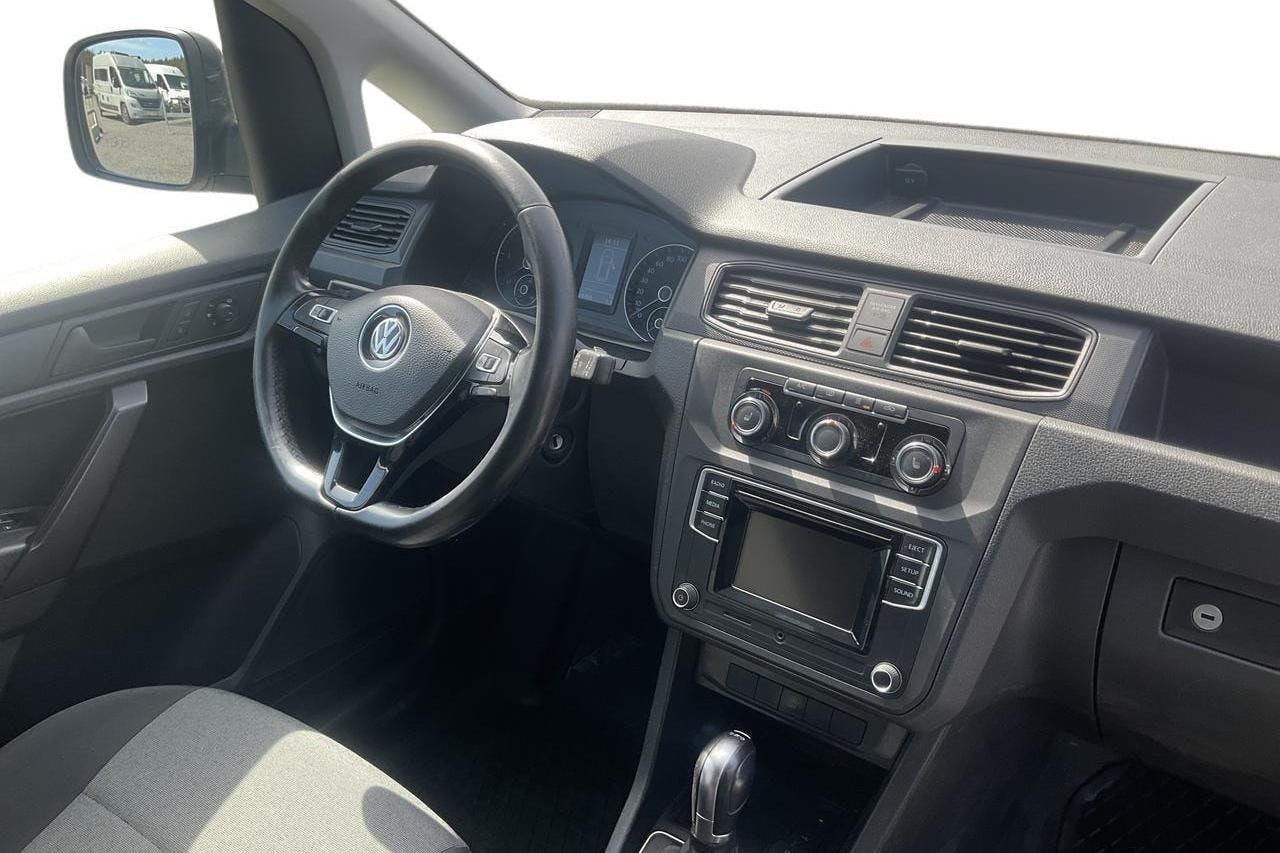 VW Caddy 2.0 TDI Maxi Skåp (102hk) - 4 446 mil - Automat - vit - 2019