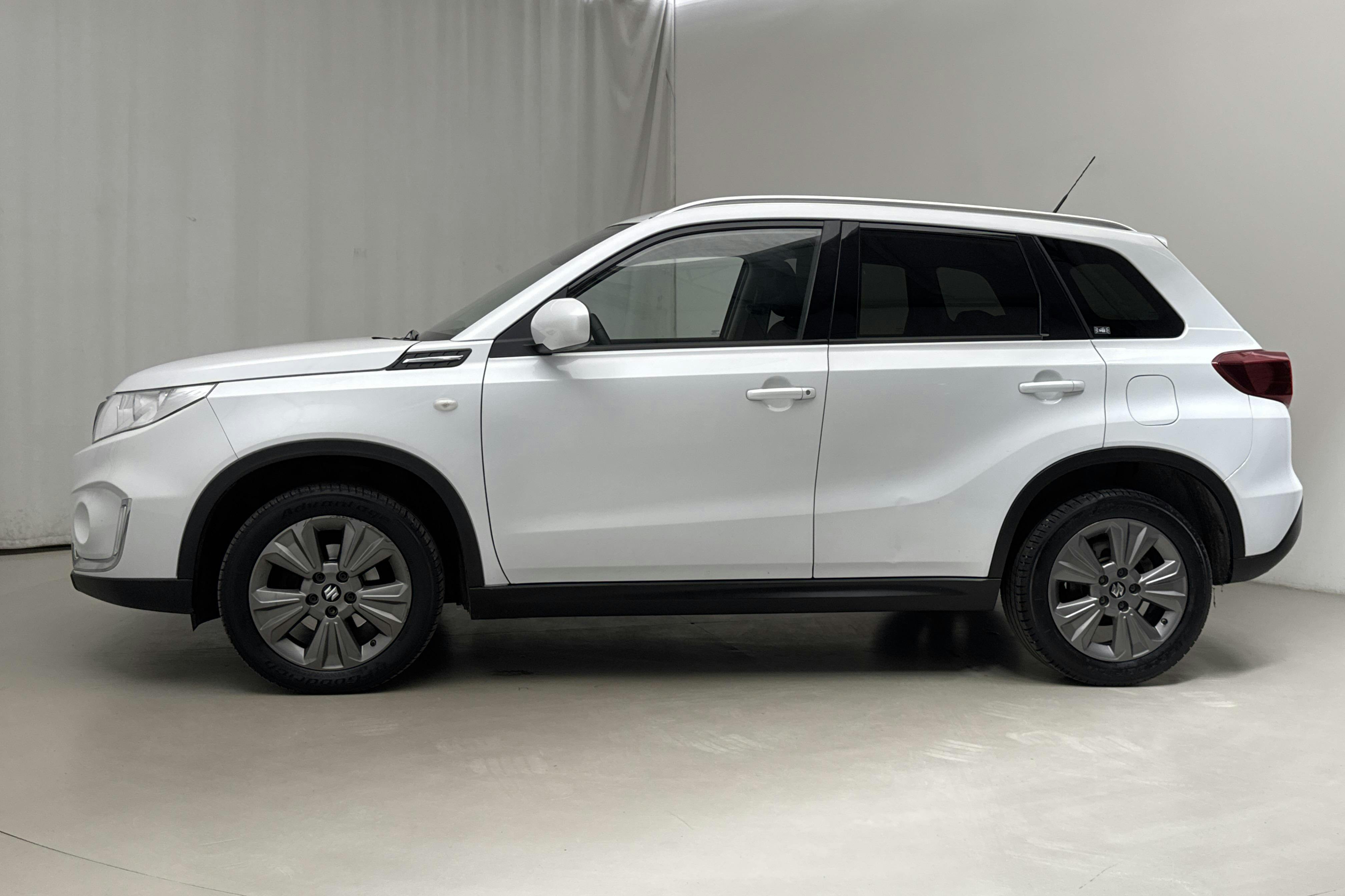 Suzuki Vitara 1.0 Allgrip 4x4 (112hk) - 9 716 mil - Manuell - vit - 2019