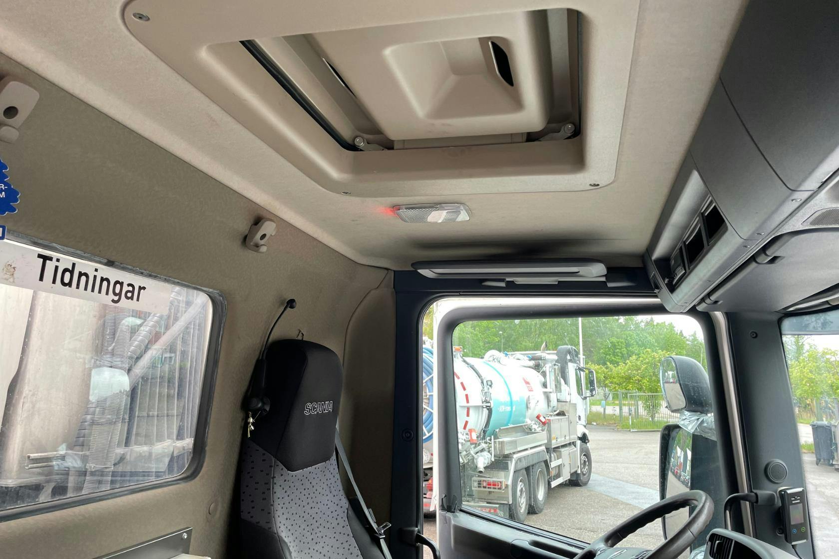 SCANIA P360 - 336 615 km - Automat - vit - 2015