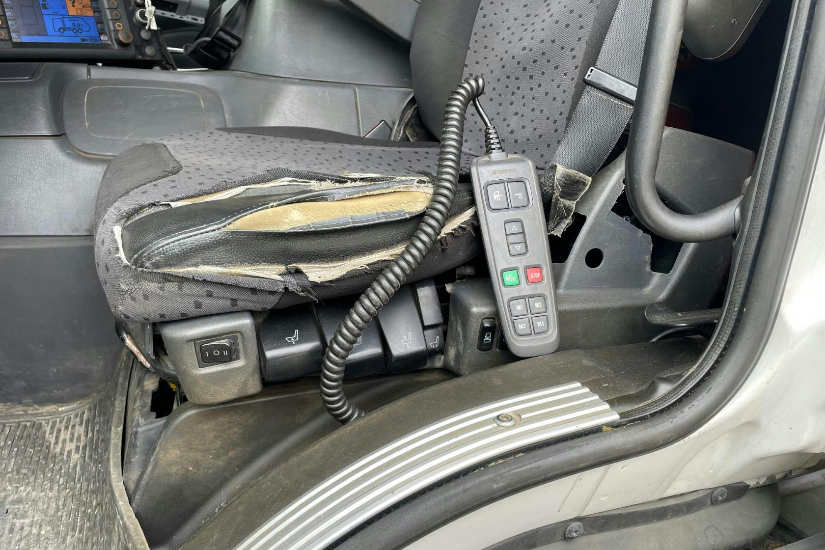 SCANIA P360 - 336 615 km - Automat - vit - 2015