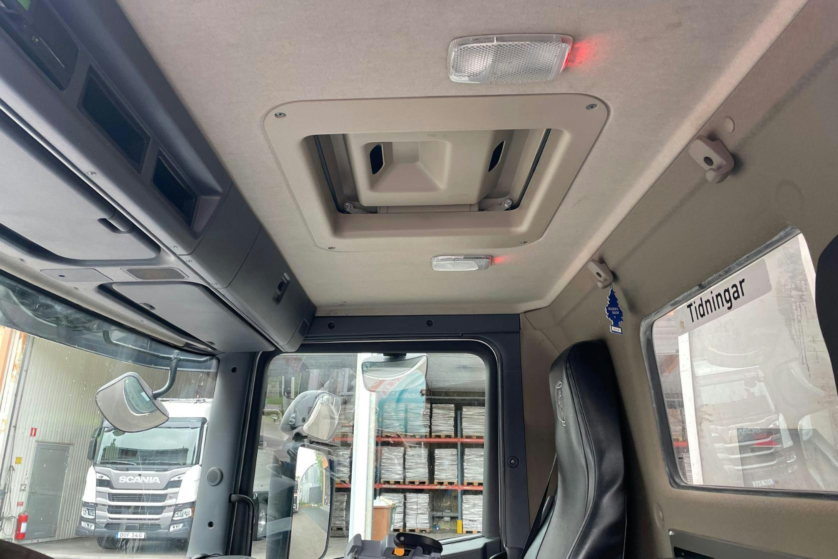 SCANIA P360 - 336 615 km - Automat - vit - 2015
