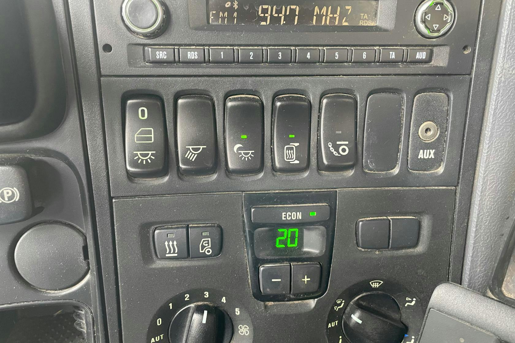 SCANIA P360 - 336 615 km - Automat - vit - 2015