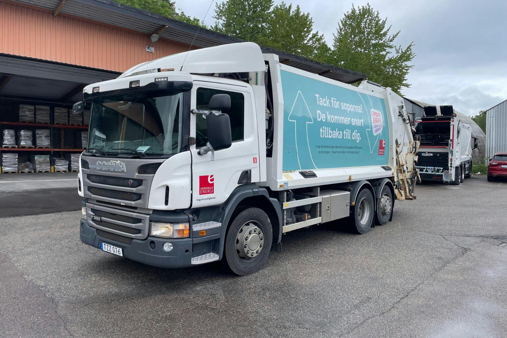 SCANIA P360 - 336 615 km - Automat - vit - 2015