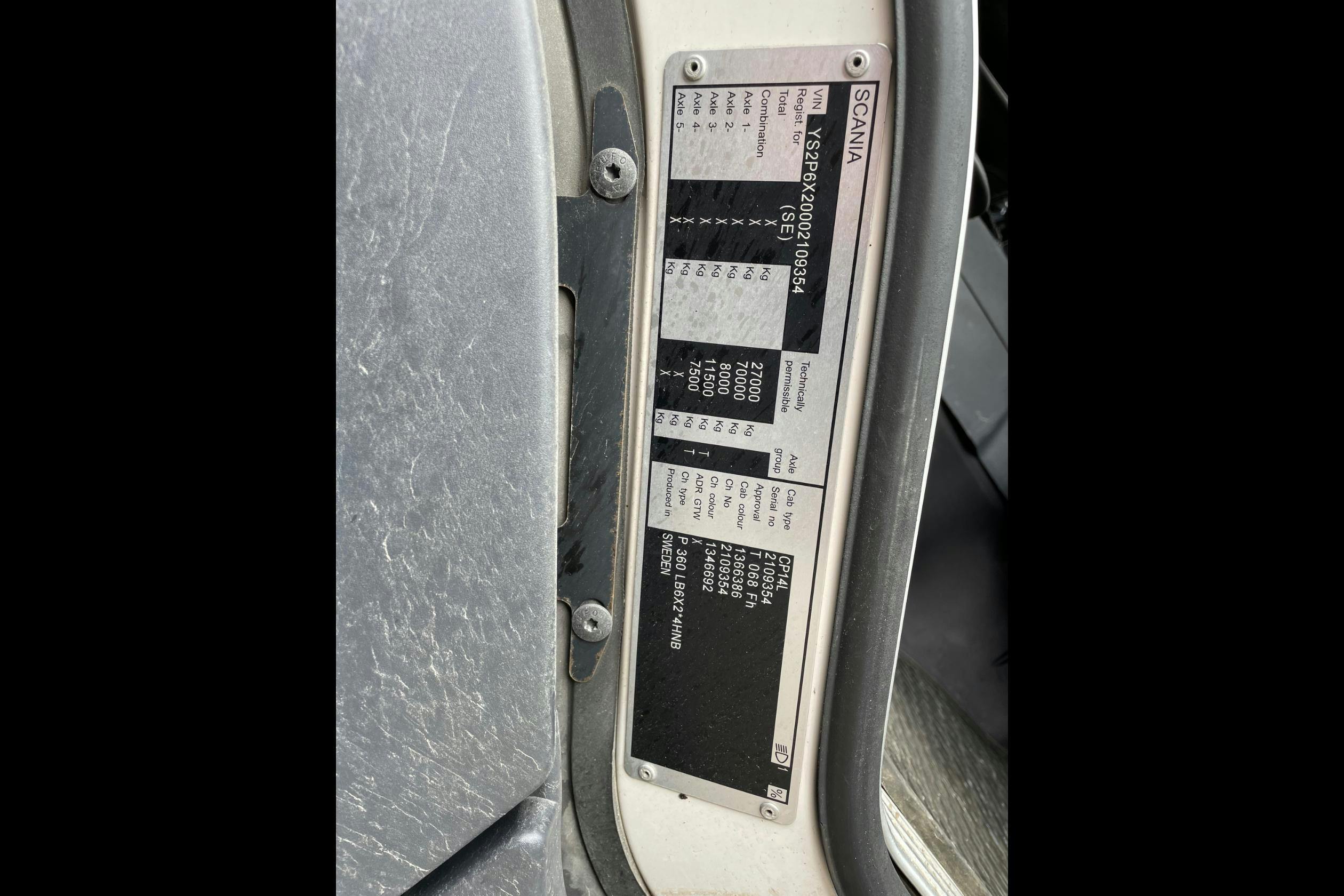 SCANIA P360 - 336 615 km - Automat - vit - 2015