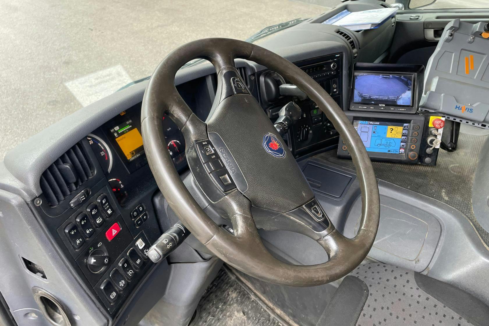 SCANIA P360 - 336 615 km - Automat - vit - 2015