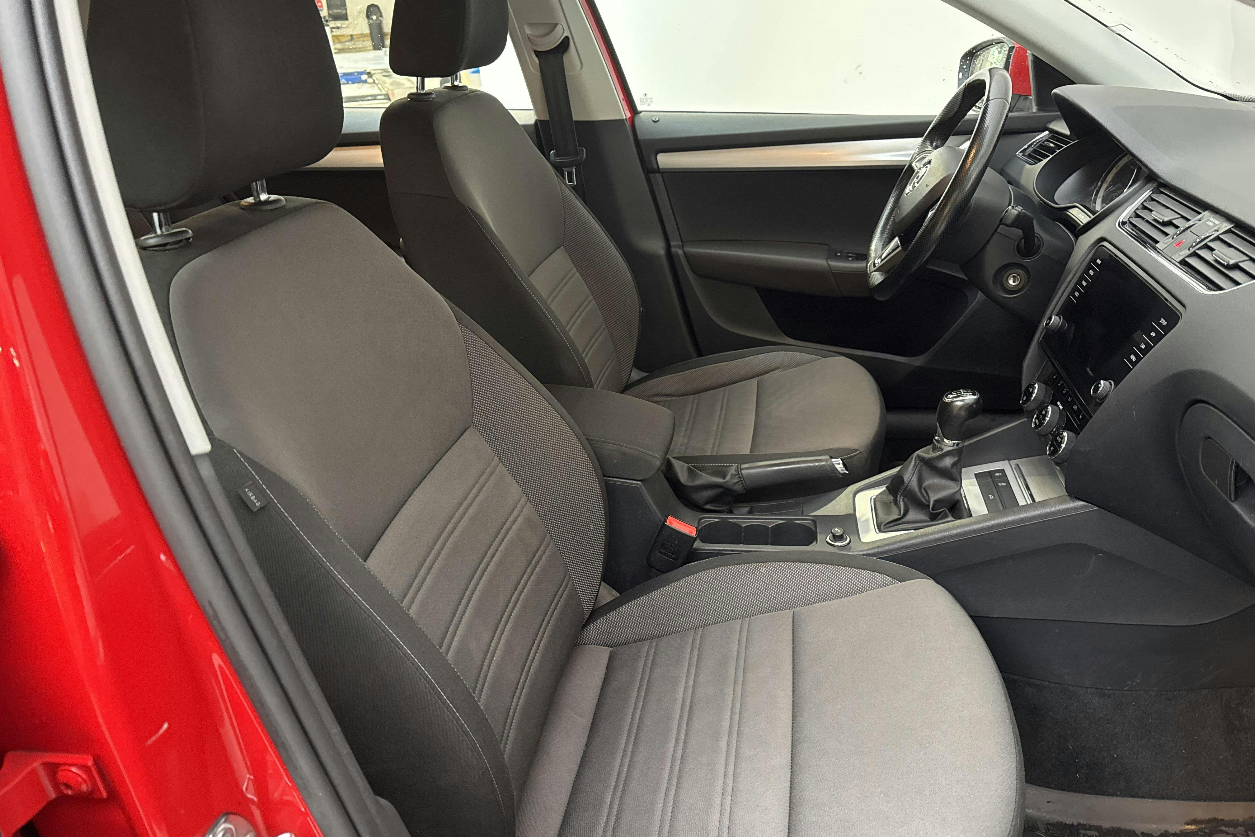 Skoda Octavia III 1.4 TSI G-TEC Combi (110hk) - 15 647 mil - Manuell - röd - 2018