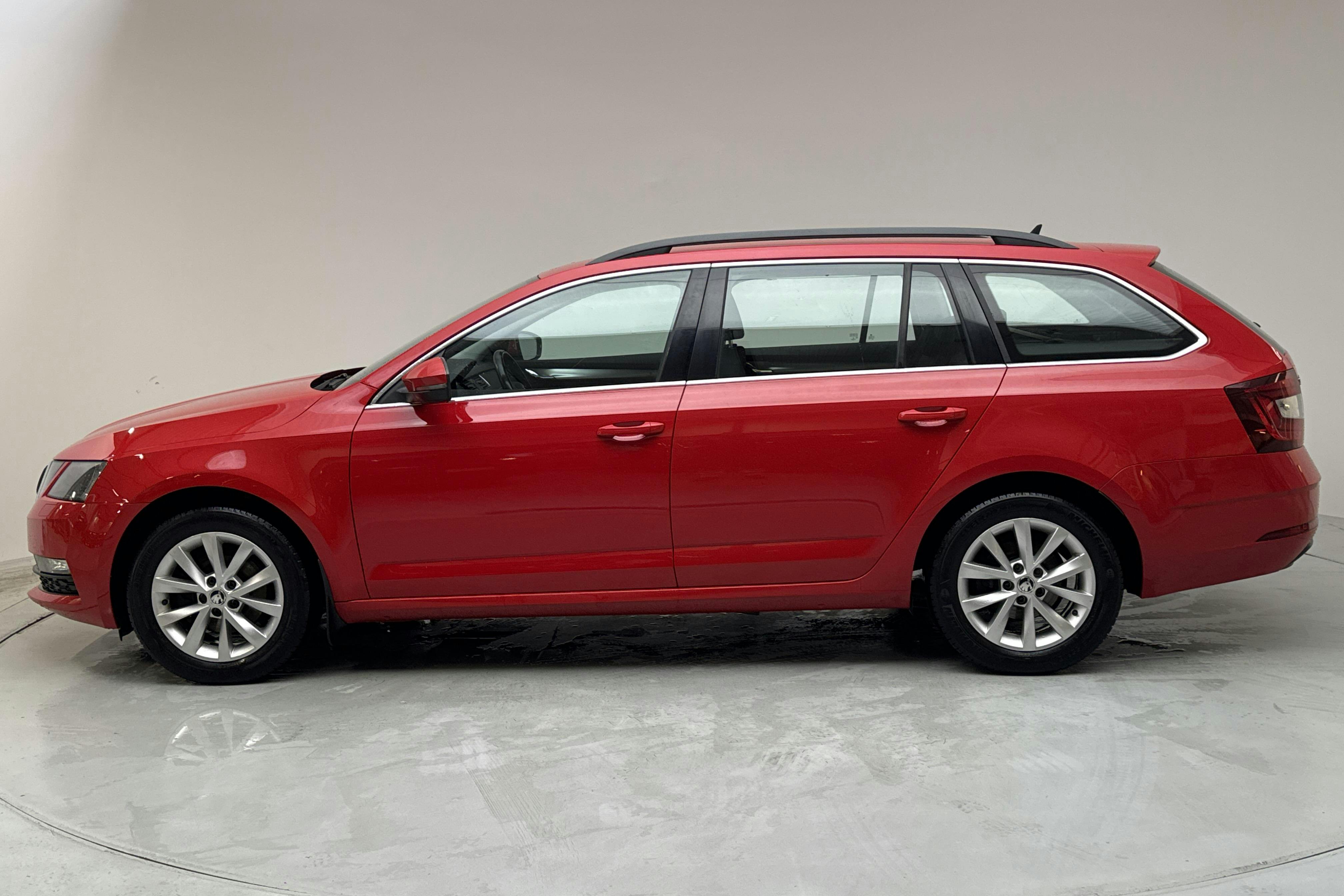 Skoda Octavia III 1.4 TSI G-TEC Combi (110hk) - 15 647 mil - Manuell - röd - 2018
