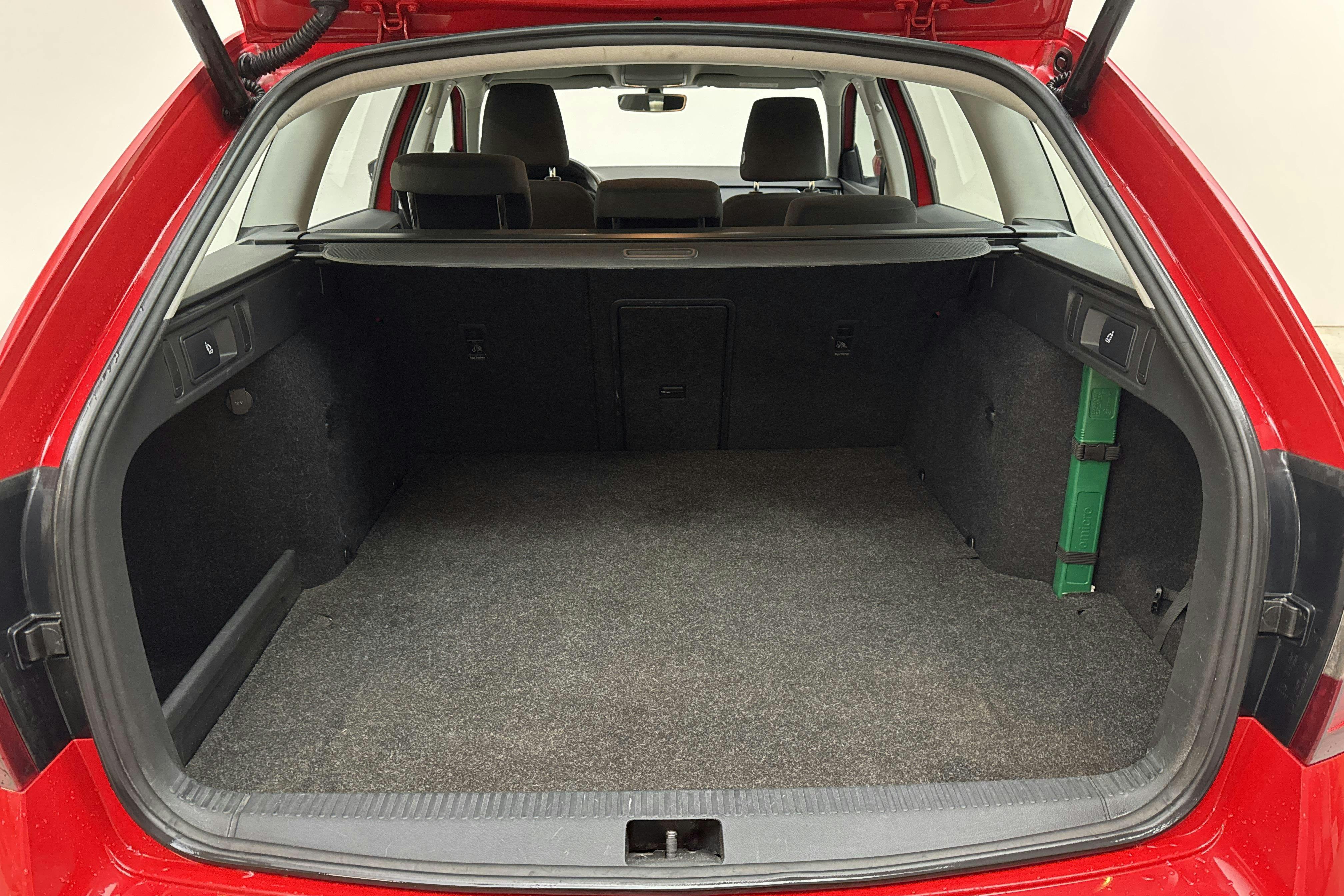 Skoda Octavia III 1.4 TSI G-TEC Combi (110hk) - 15 647 mil - Manuell - röd - 2018