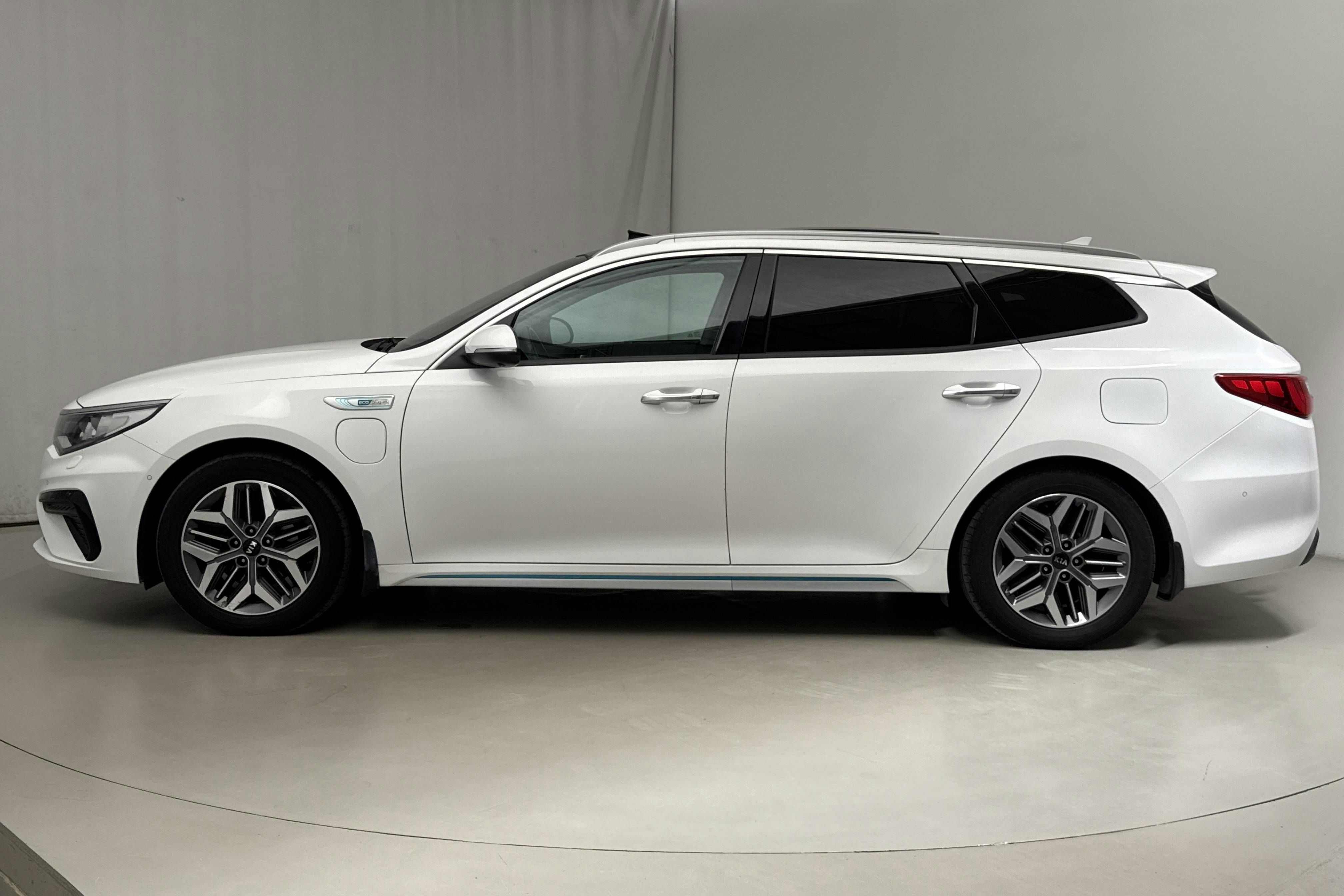 KIA Optima 2.0 GDi Plug-in Hybrid SW (205hk) - 134 570 km - Automatic - white - 2020