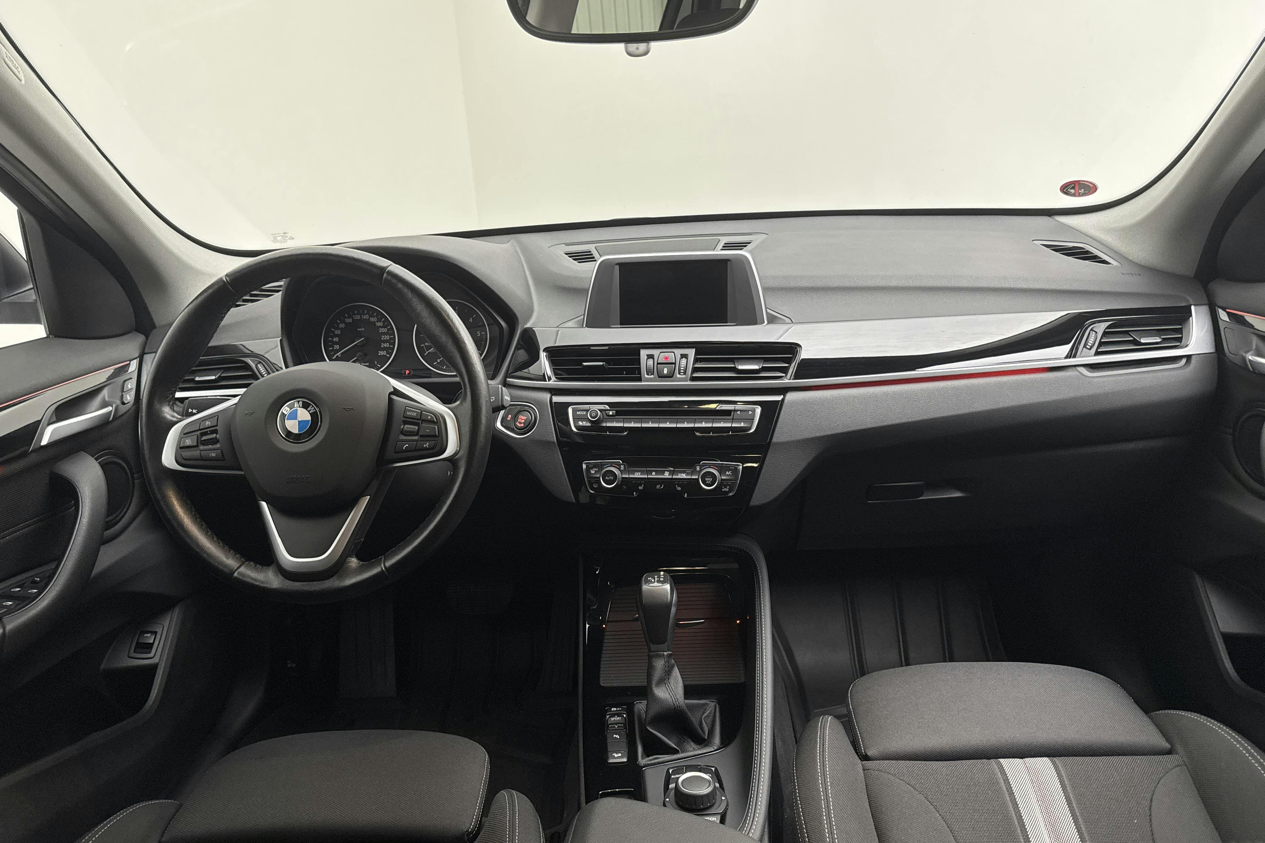 BMW X1 xDrive20d, F48 (190hk) - 11 601 mil - Automat - silver - 2017