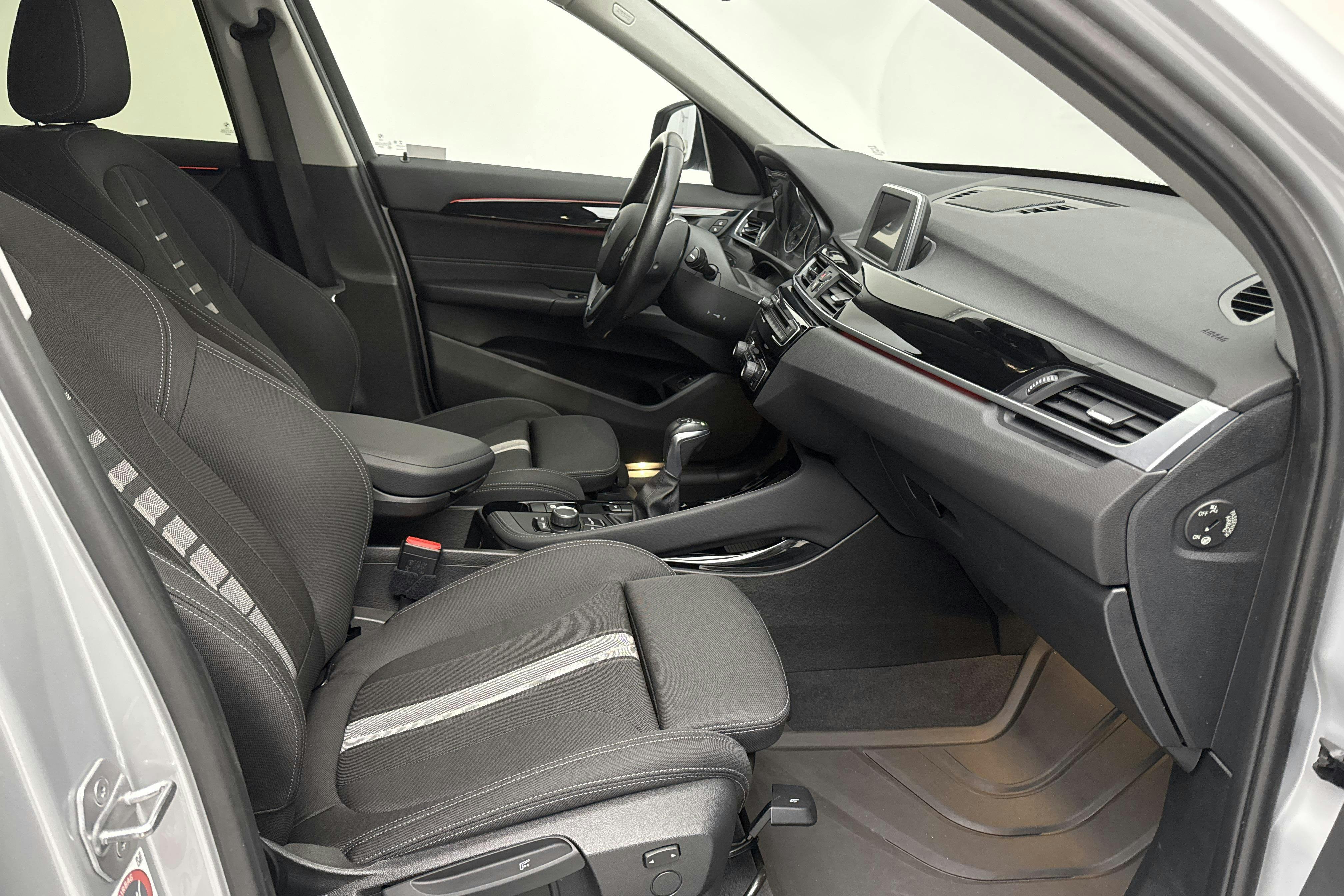 BMW X1 xDrive20d, F48 (190hk) - 11 601 mil - Automat - silver - 2017