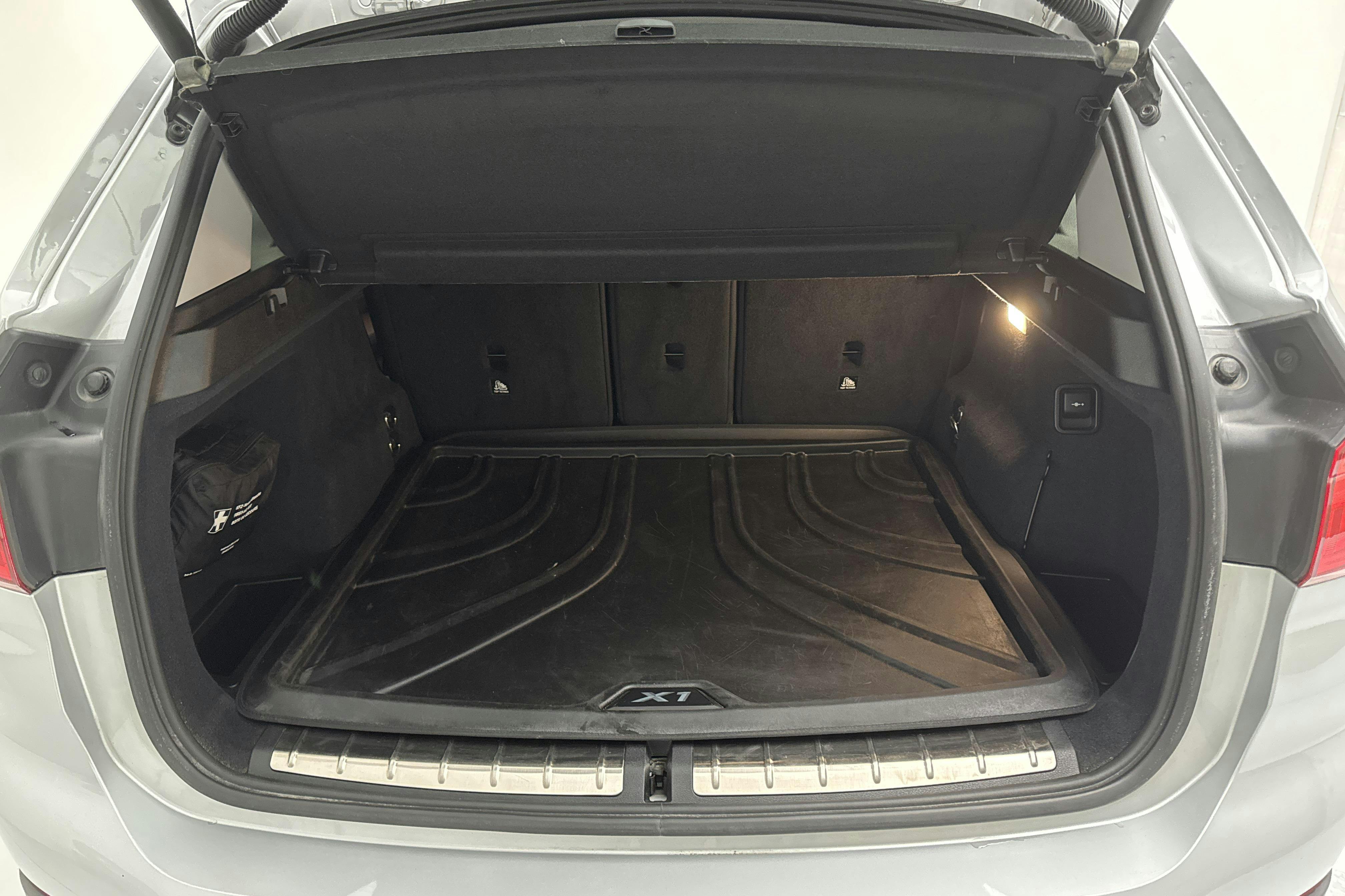 BMW X1 xDrive20d, F48 (190hk) - 11 601 mil - Automat - silver - 2017