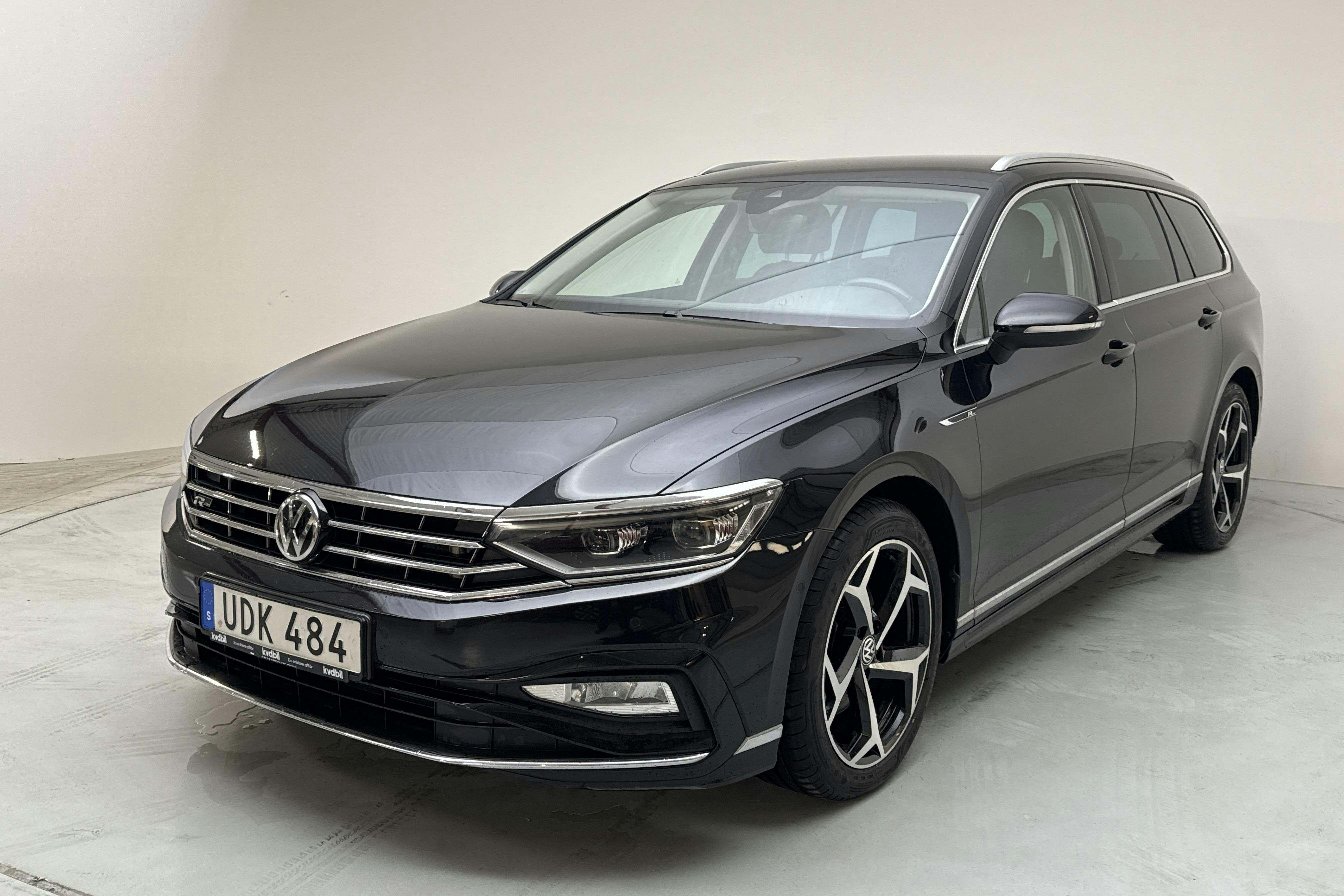 VW Passat 2.0 TDI Sportscombi 4MOTION (190hk) - 12 579 mil - Automat - svart - 2020