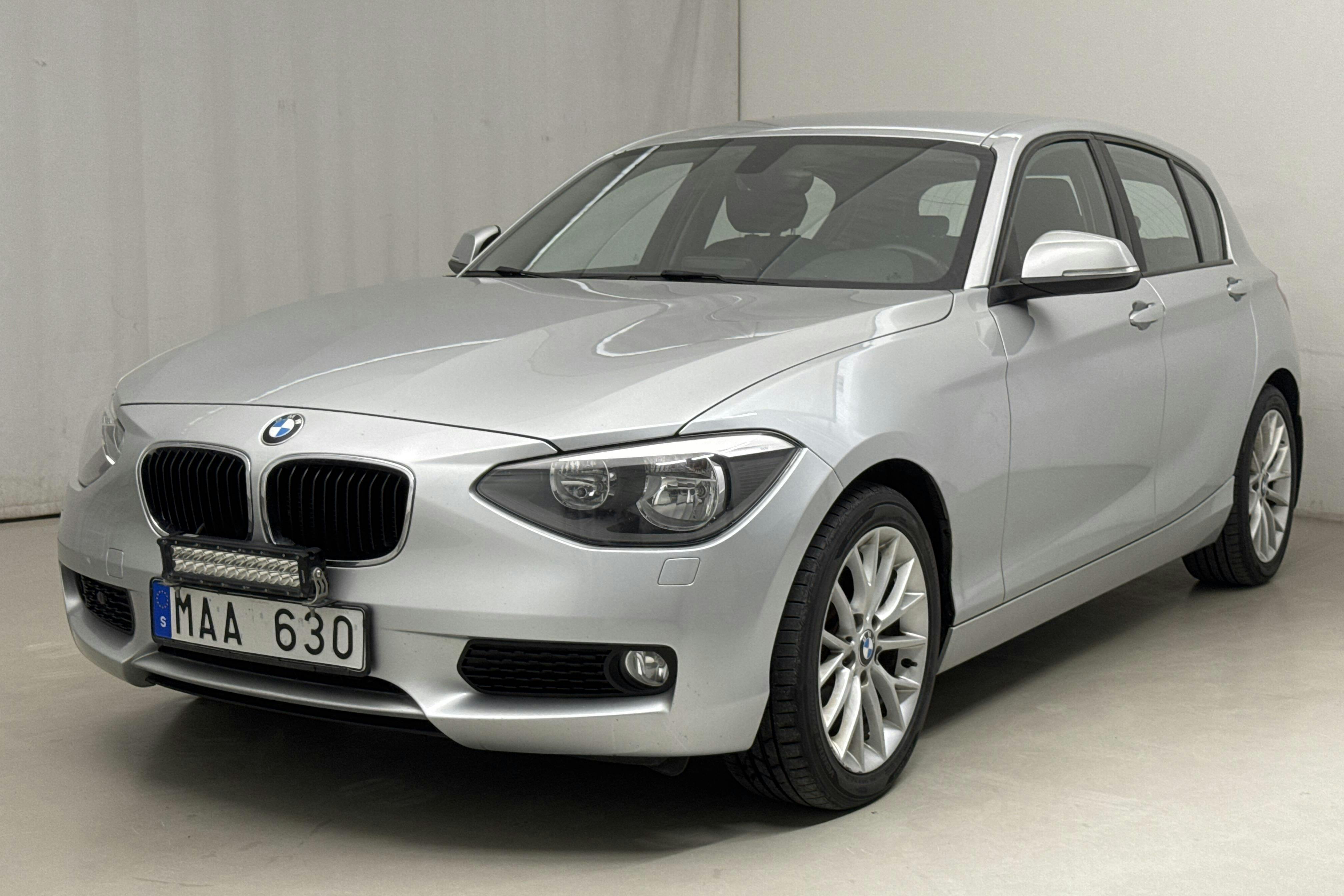 BMW 118d 5dr, F20 (143hk) - 12 105 mil - Manuell - silver - 2012