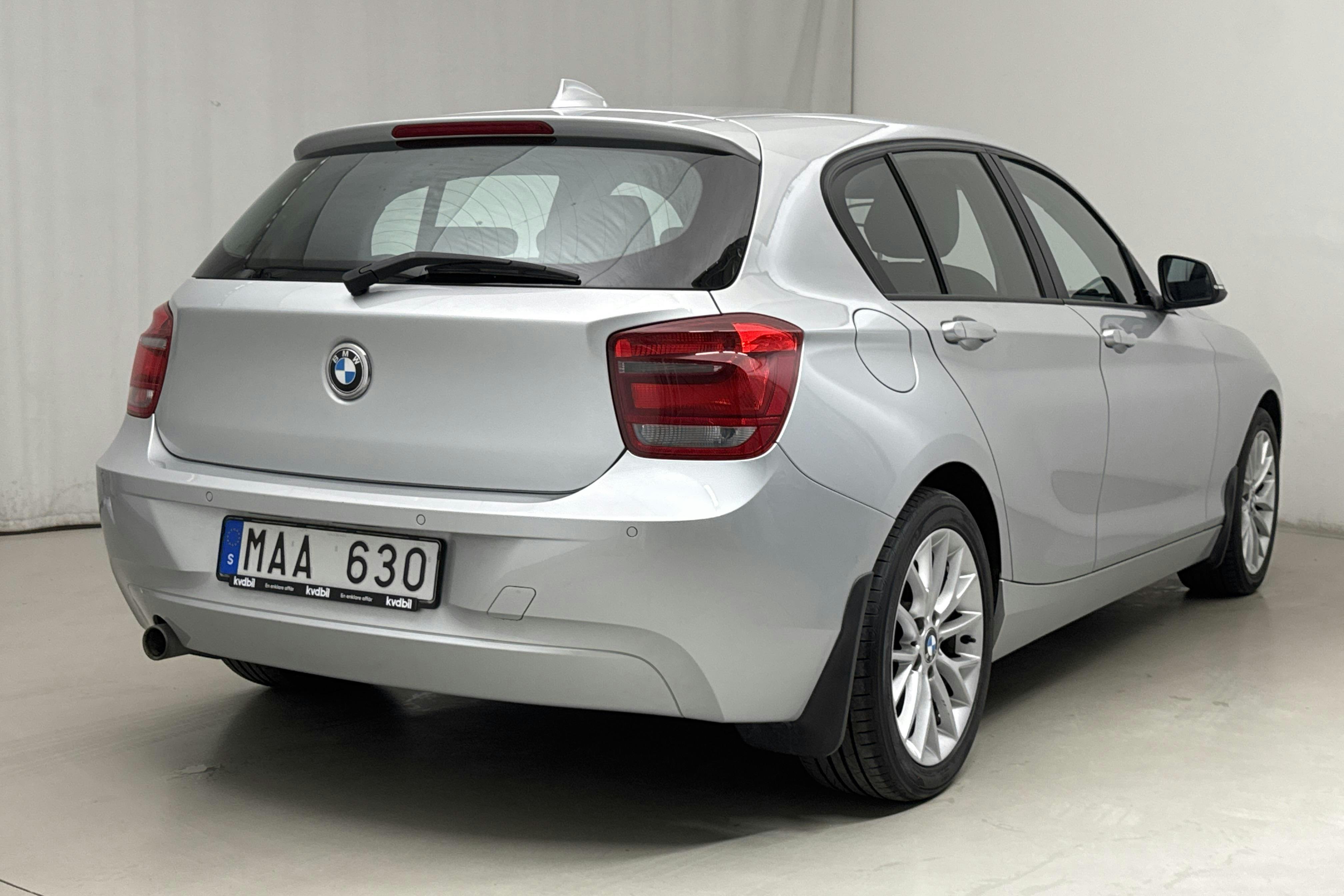 BMW 118d 5dr, F20 (143hk) - 12 105 mil - Manuell - silver - 2012