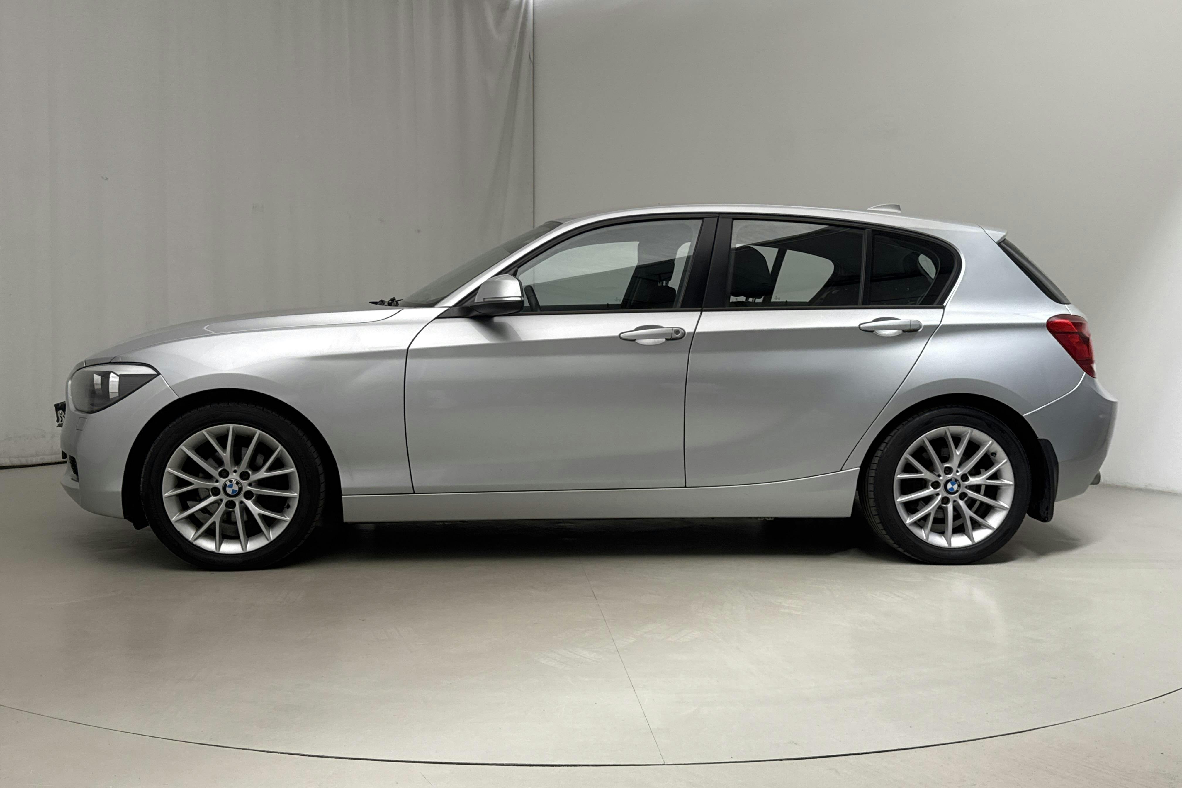 BMW 118d 5dr, F20 (143hk) - 12 105 mil - Manuell - silver - 2012