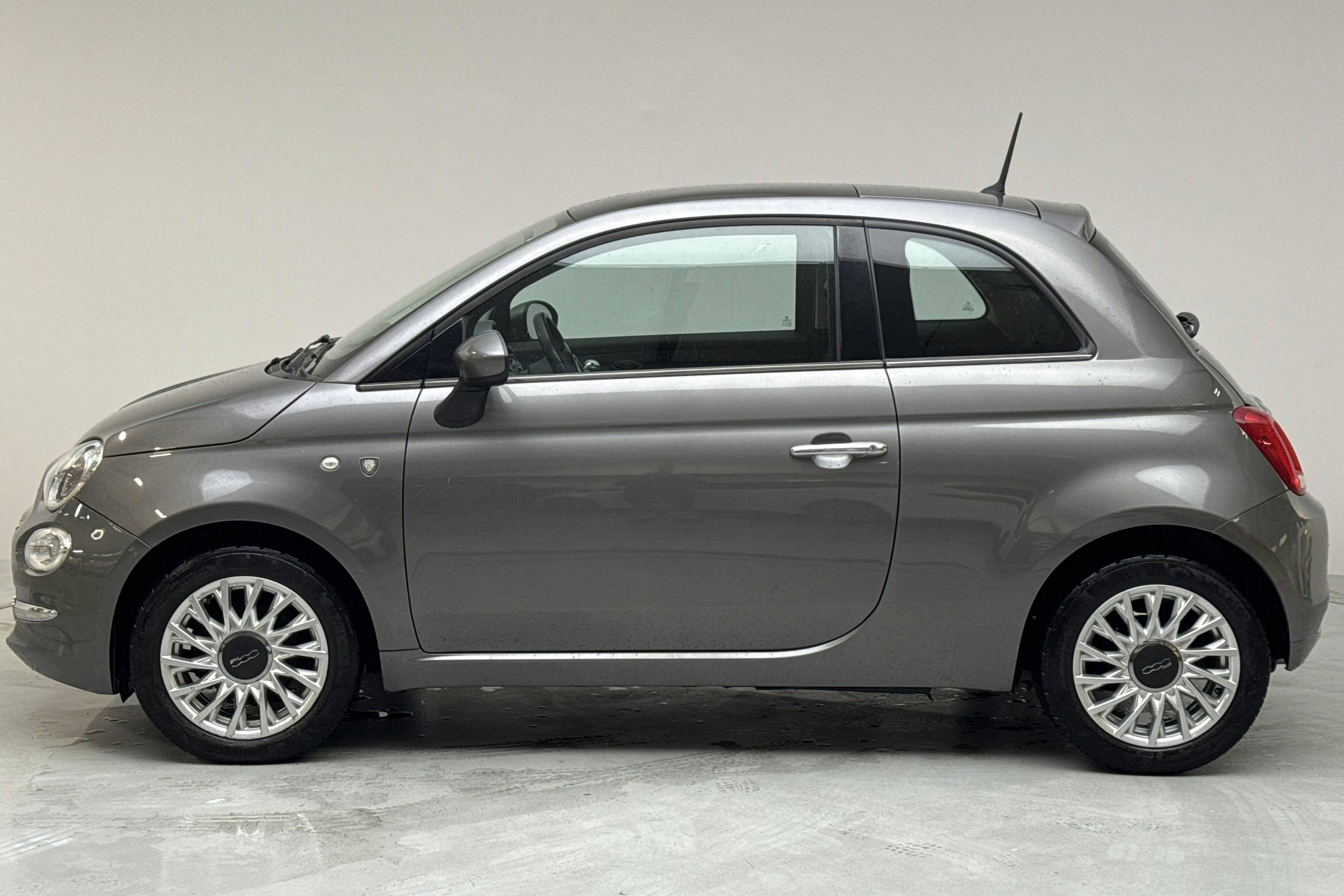 Fiat 500 1.2 (69hk) - 6 946 mil - Manuell - grå - 2016