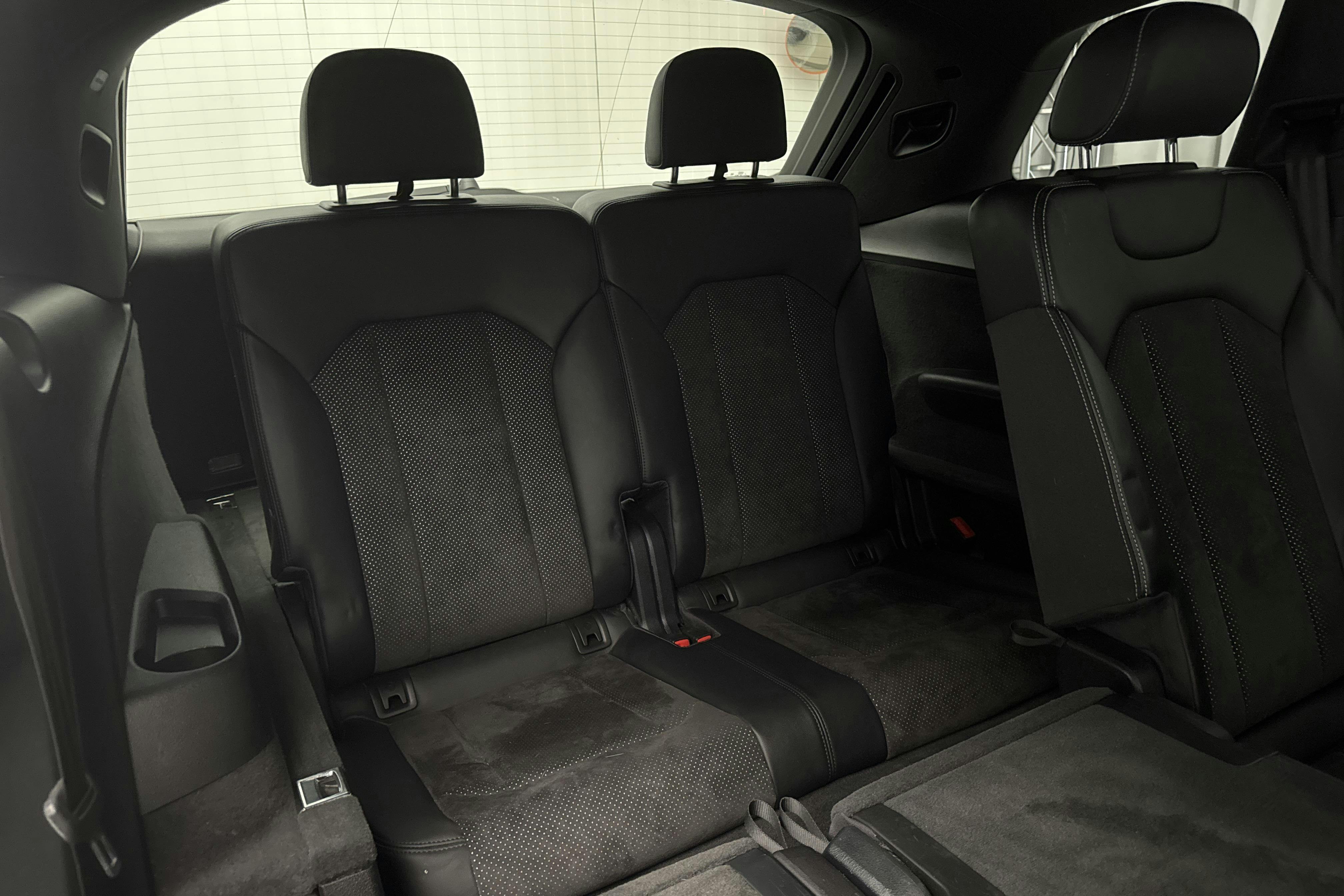 Audi Q7 3.0 TDI quattro (272hk) - 25 189 mil - Automat - grå - 2016