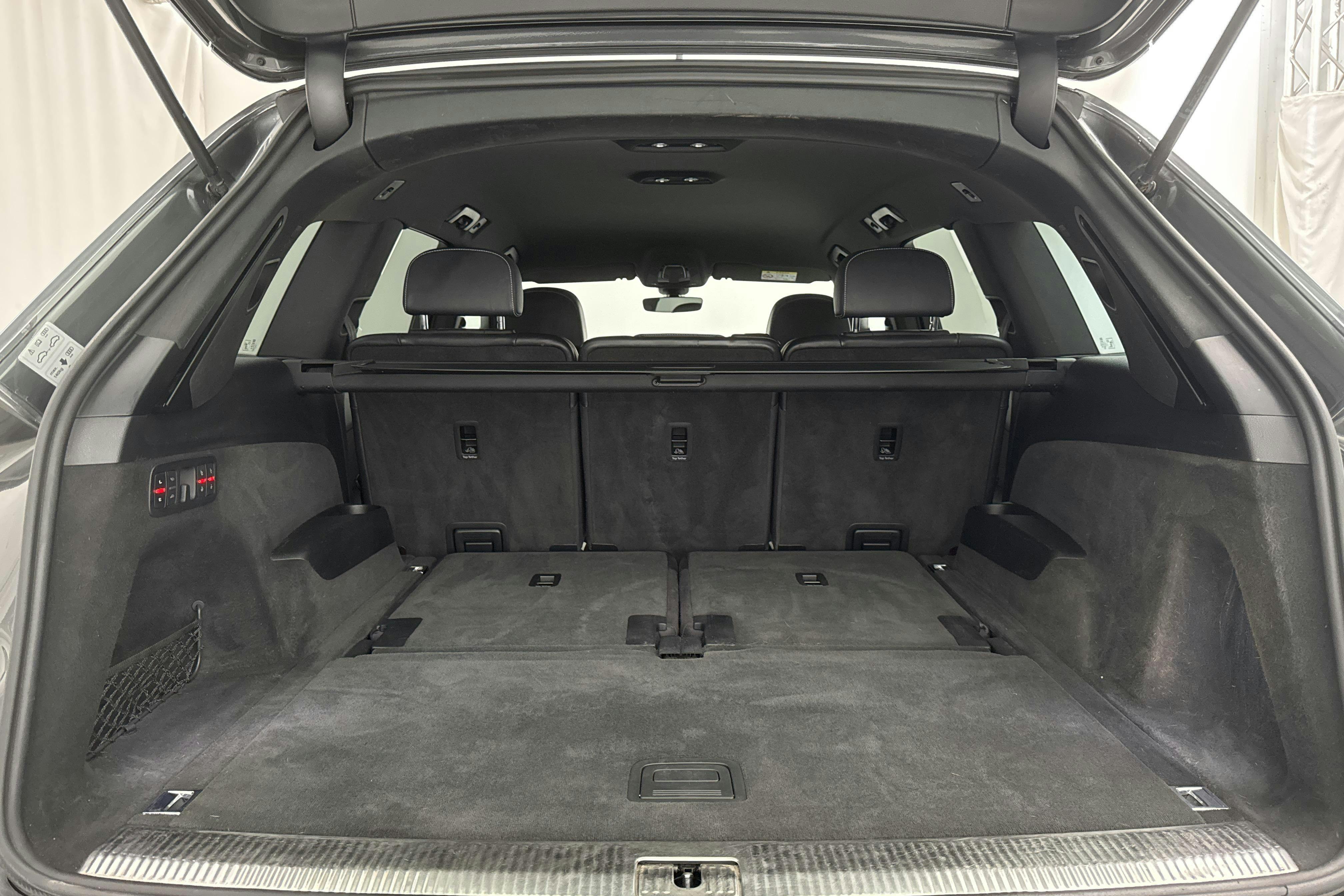 Audi Q7 3.0 TDI quattro (272hk) - 25 189 mil - Automat - grå - 2016