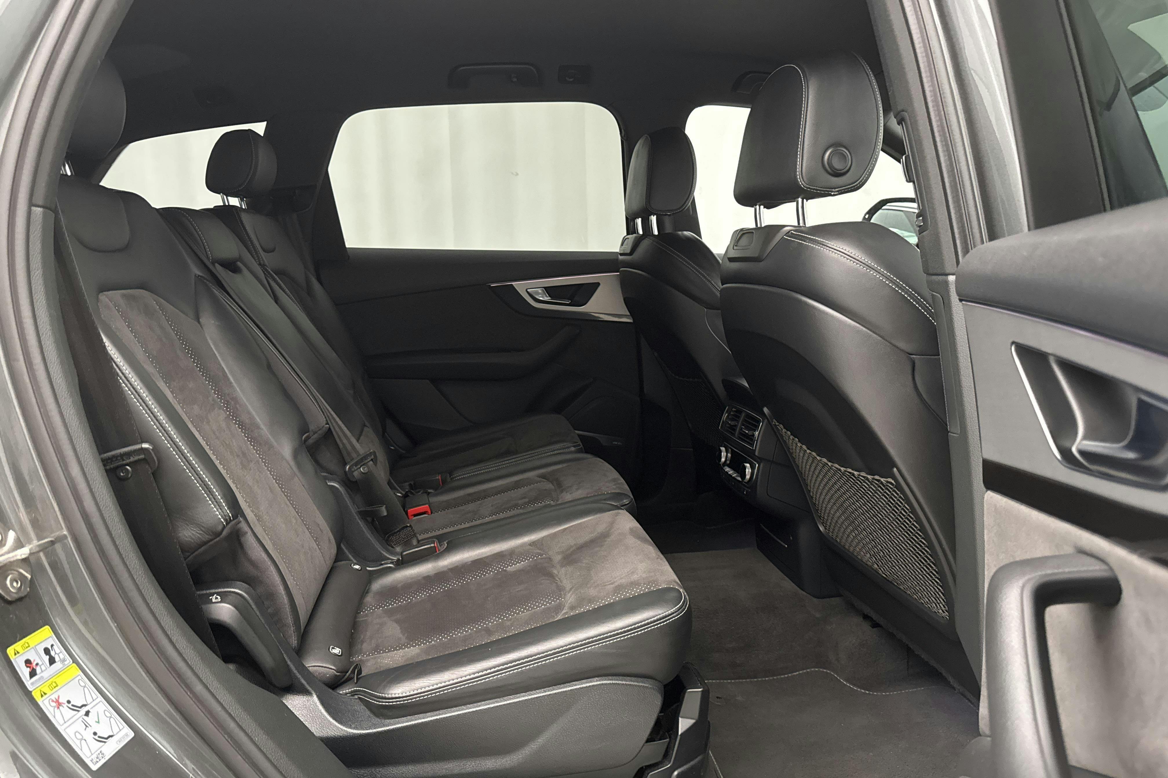 Audi Q7 3.0 TDI quattro (272hk) - 25 189 mil - Automat - grå - 2016