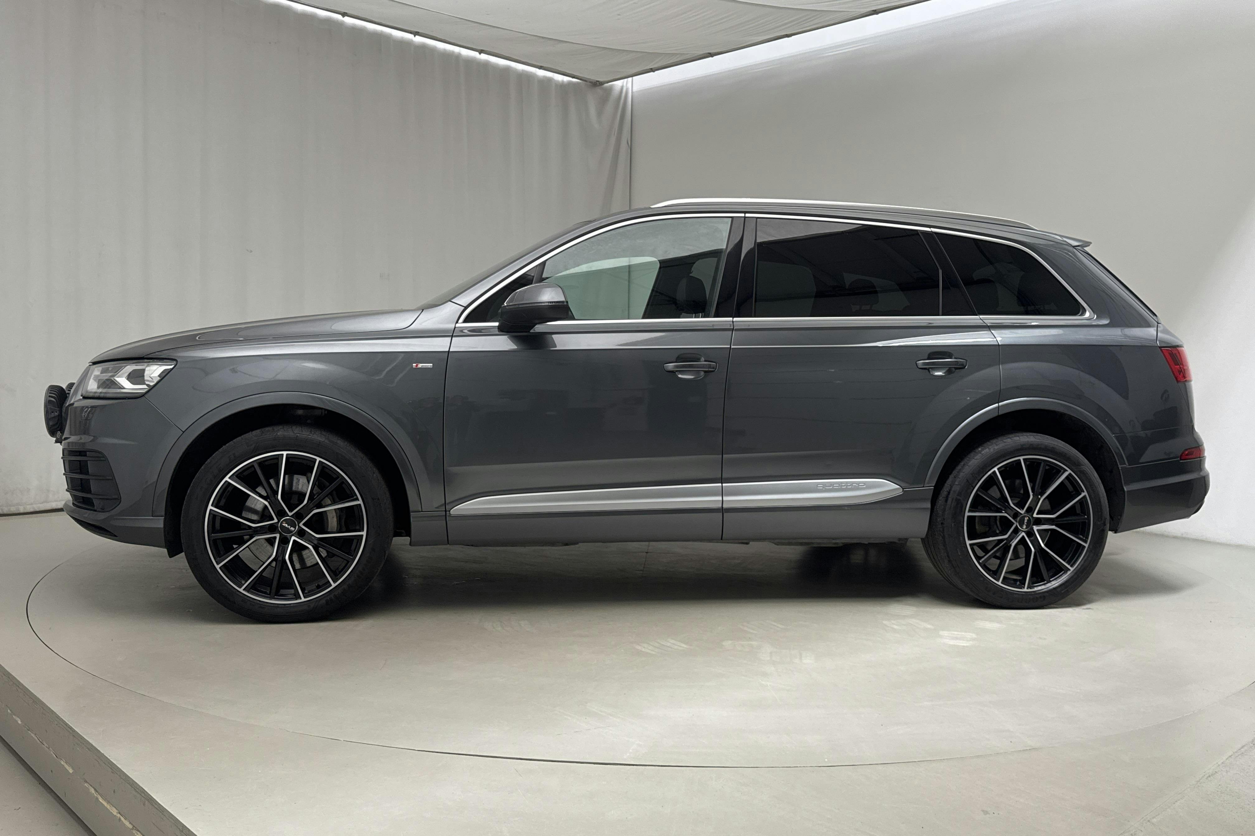 Audi Q7 3.0 TDI quattro (272hk) - 25 189 mil - Automat - grå - 2016