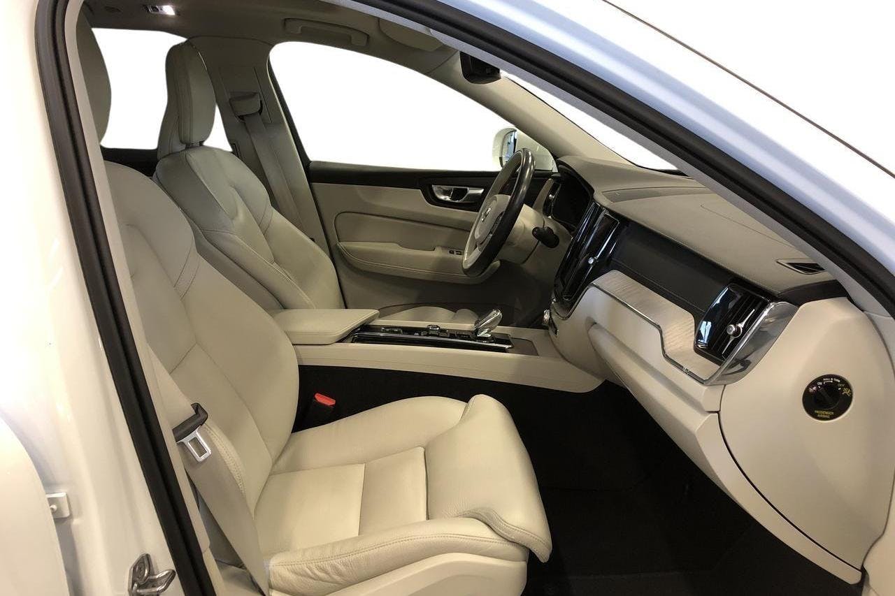 Volvo XC60 T8 AWD Recharge (390hk) - 8 581 mil - Automat - vit - 2021