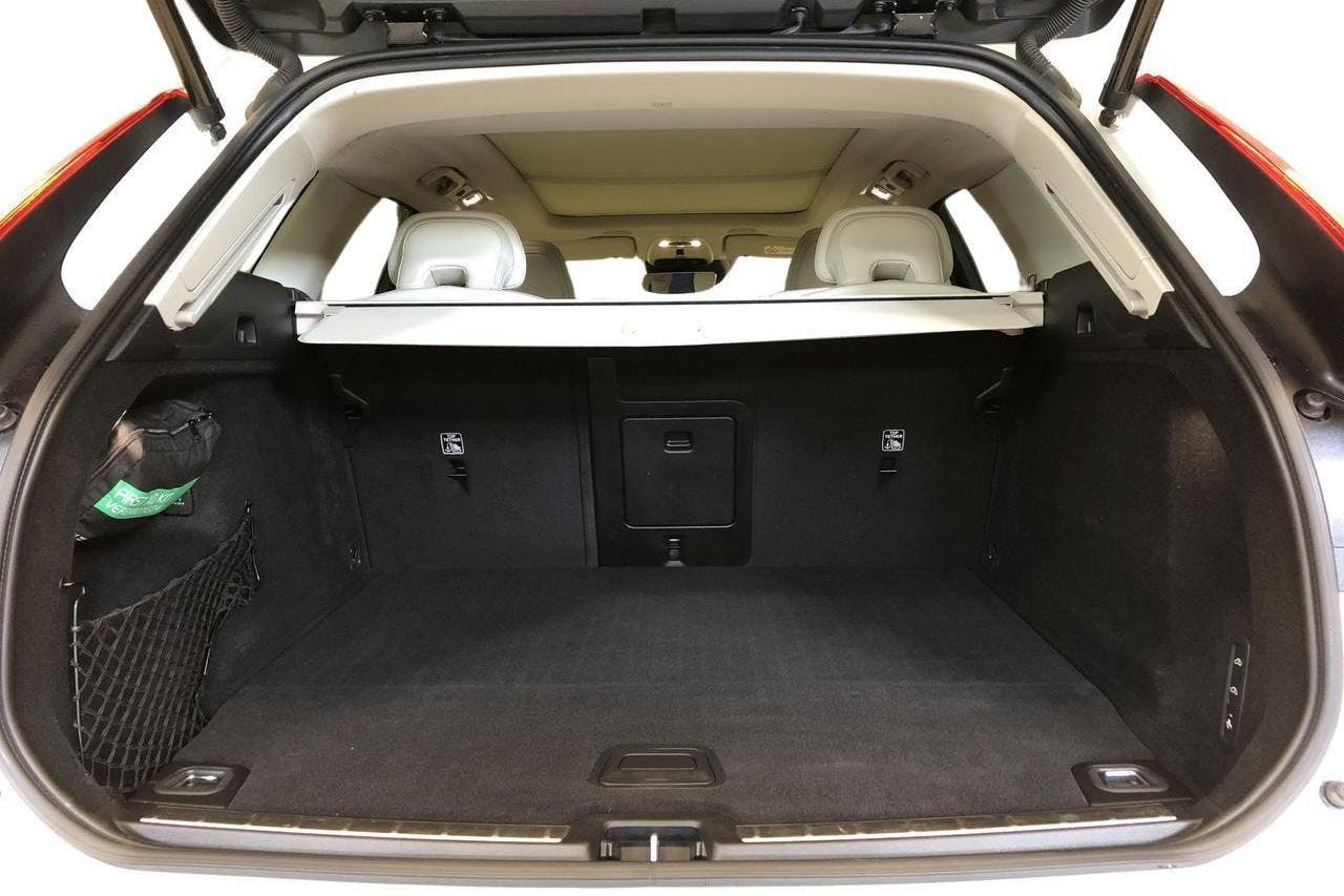 Volvo XC60 T8 AWD Recharge (390hk) - 8 581 mil - Automat - vit - 2021