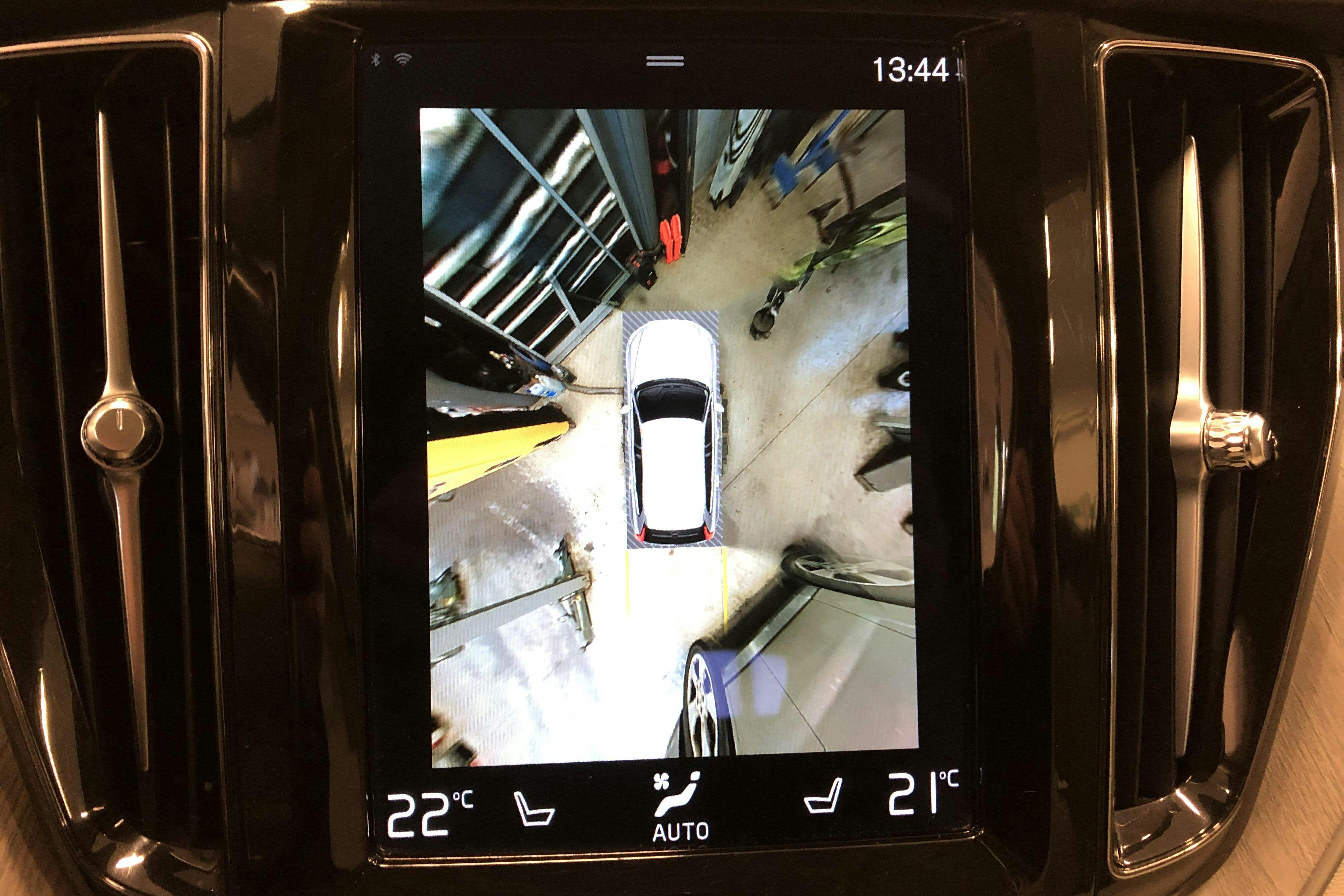 Volvo XC60 T8 AWD Recharge (390hk) - 8 581 mil - Automat - vit - 2021