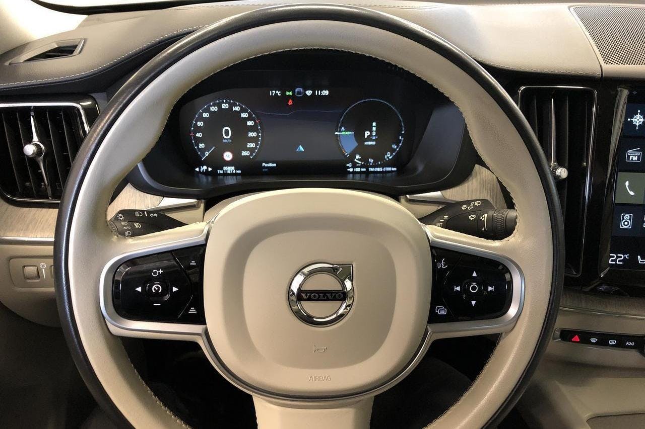 Volvo XC60 T8 AWD Recharge (390hk) - 8 581 mil - Automat - vit - 2021