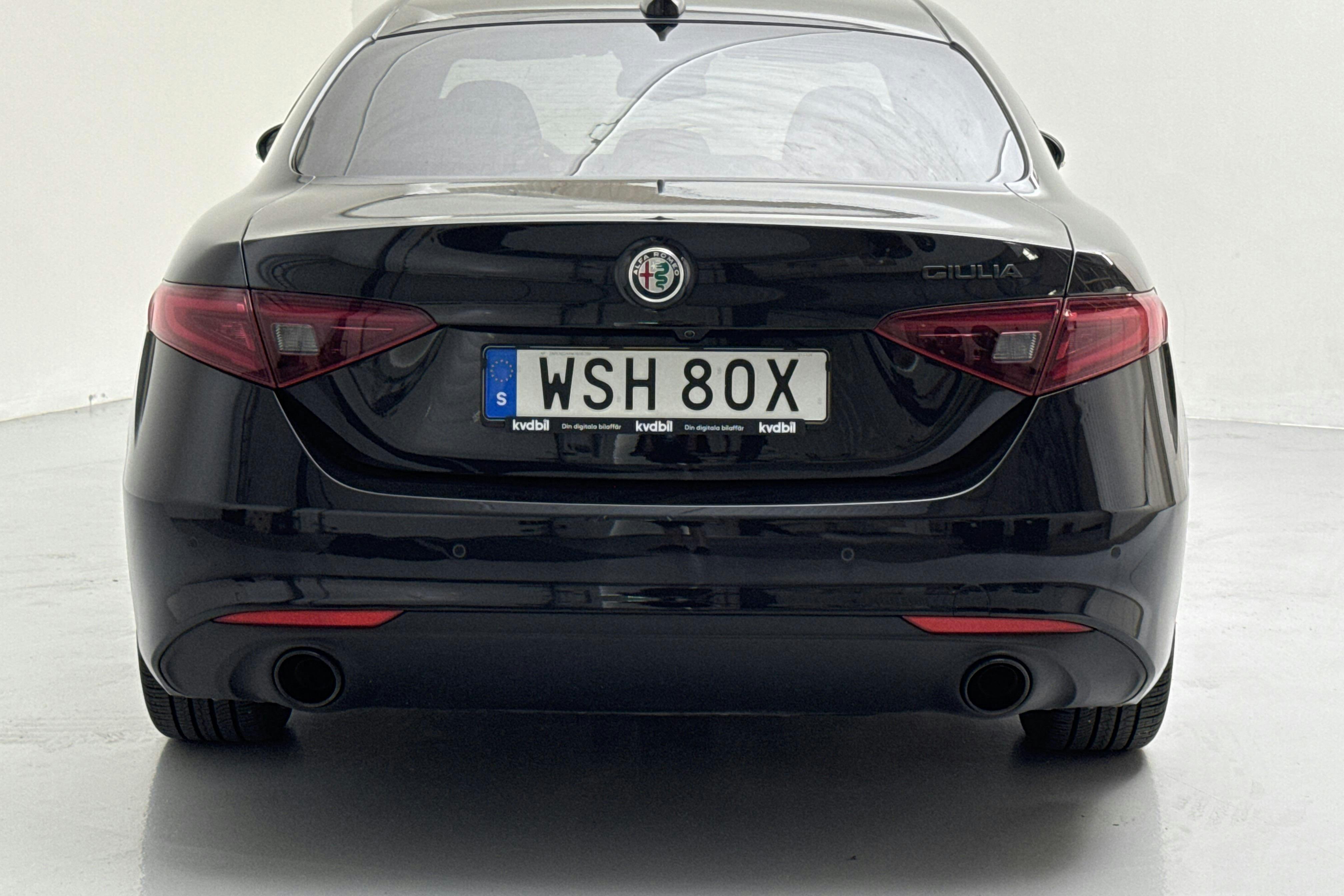 Alfa Romeo Giulia 2.0 (200hk) - 3 889 mil - Automat - svart - 2021