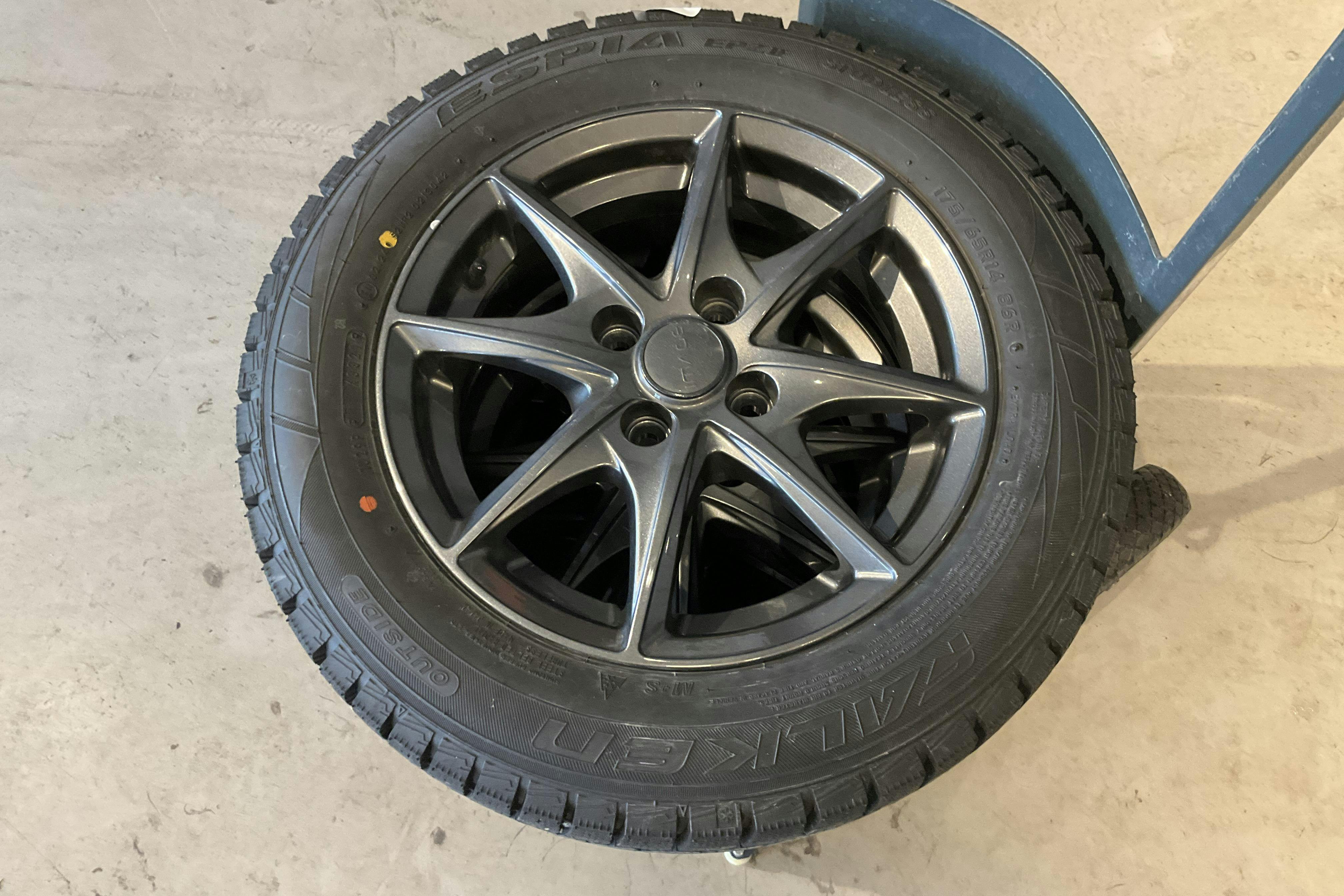 Fiat 500 Hybrid (70hk) - 1 444 mil - Manuell - grå - 2022