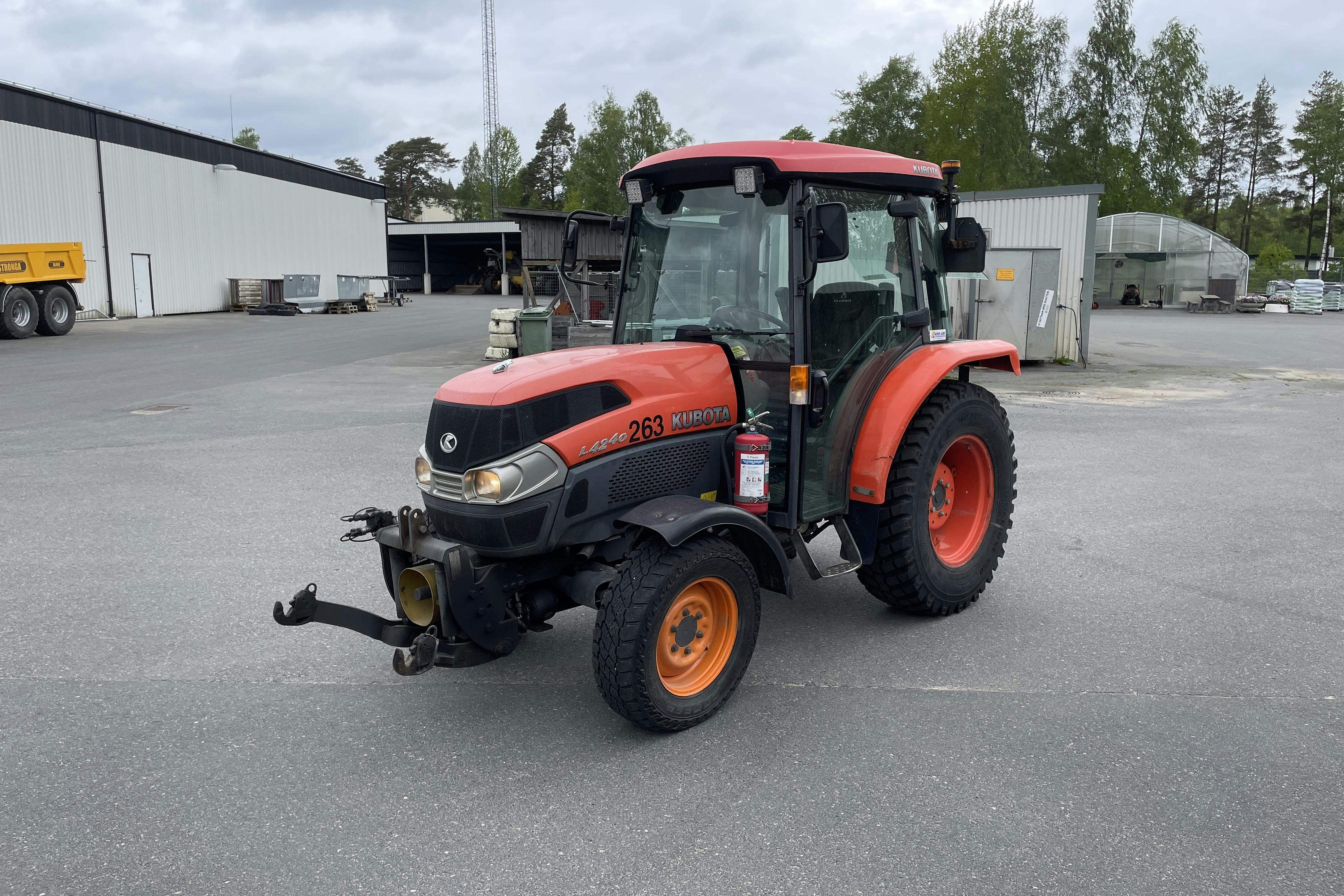 KUBOTA L4240 -  - orange - 2011