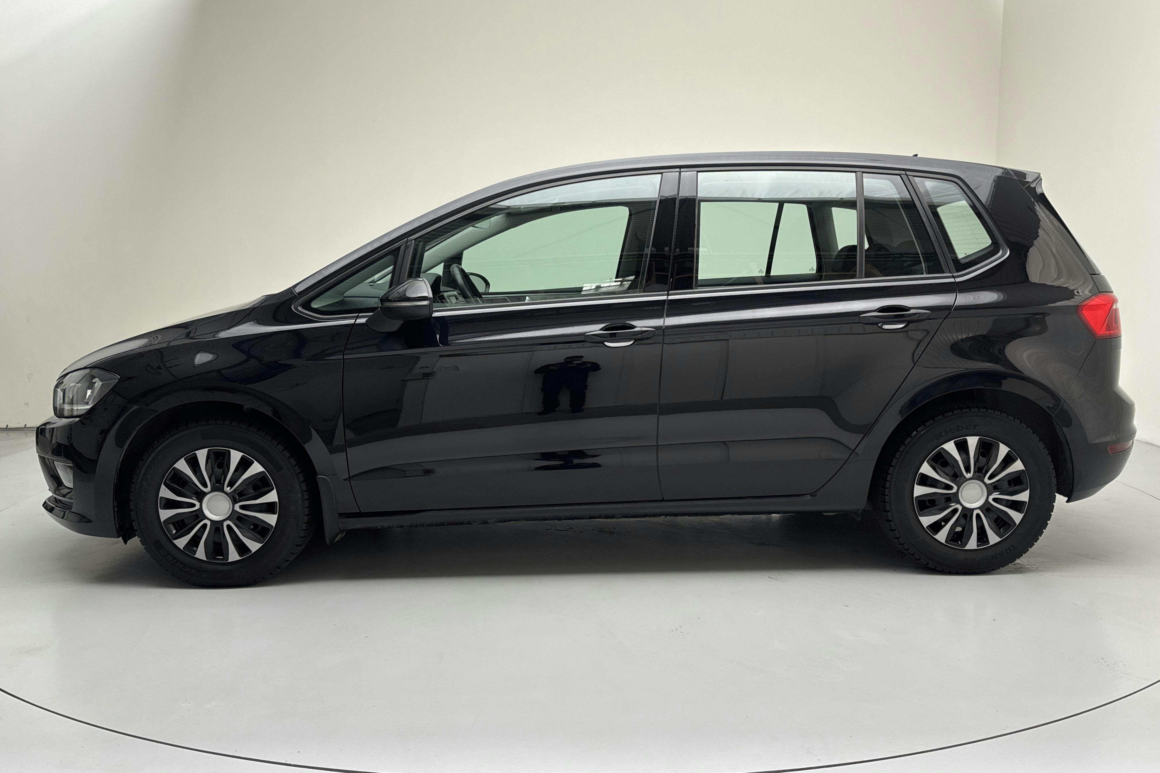 VW Golf VII 1.2 TSI BlueMotion Technology Sportsvan (110hk) - 8 430 mil - Automat - svart - 2018