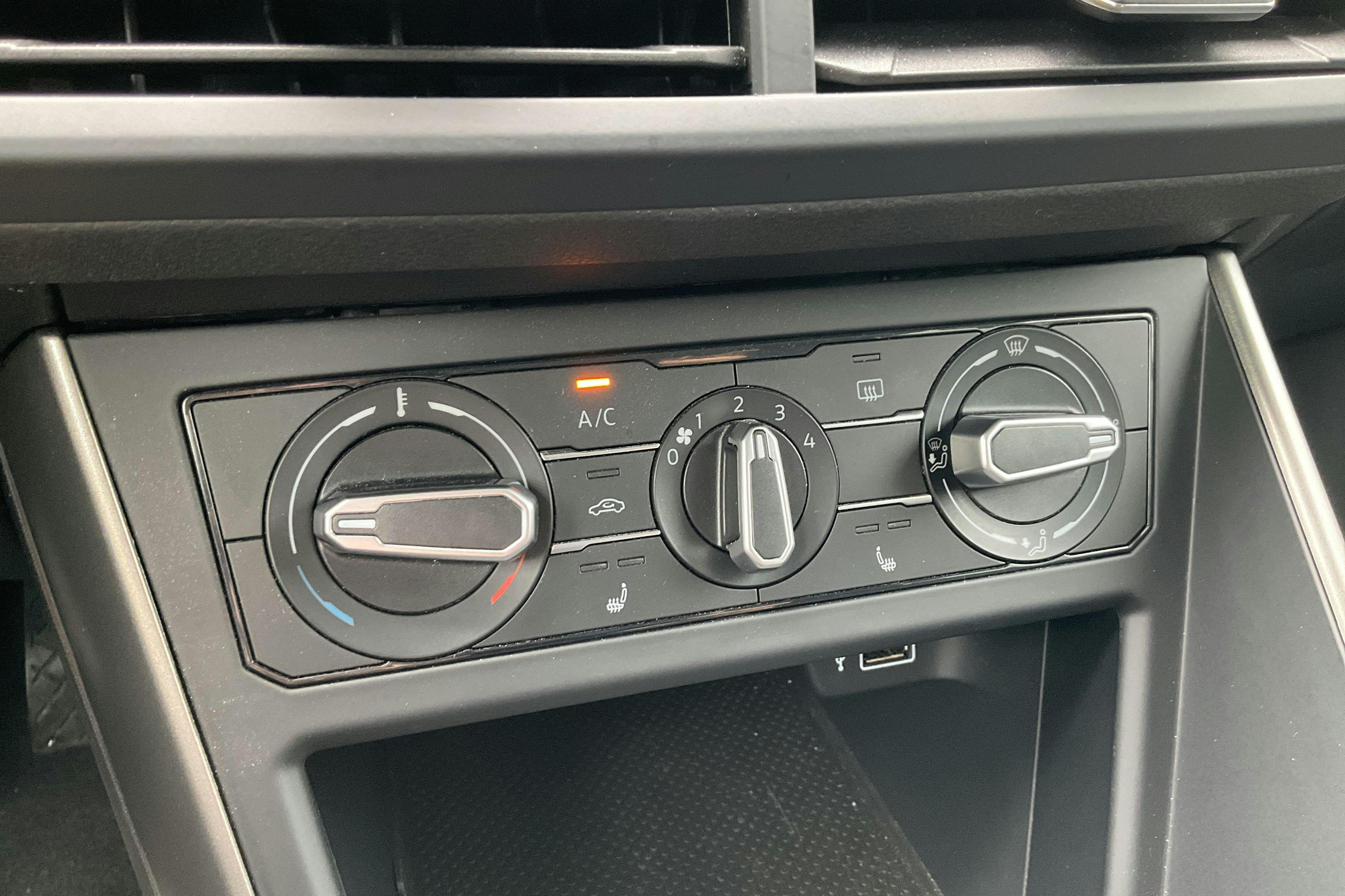 VW Polo 1.0 TSI 5dr (95hk) - 4 391 mil - Manuell - svart - 2019