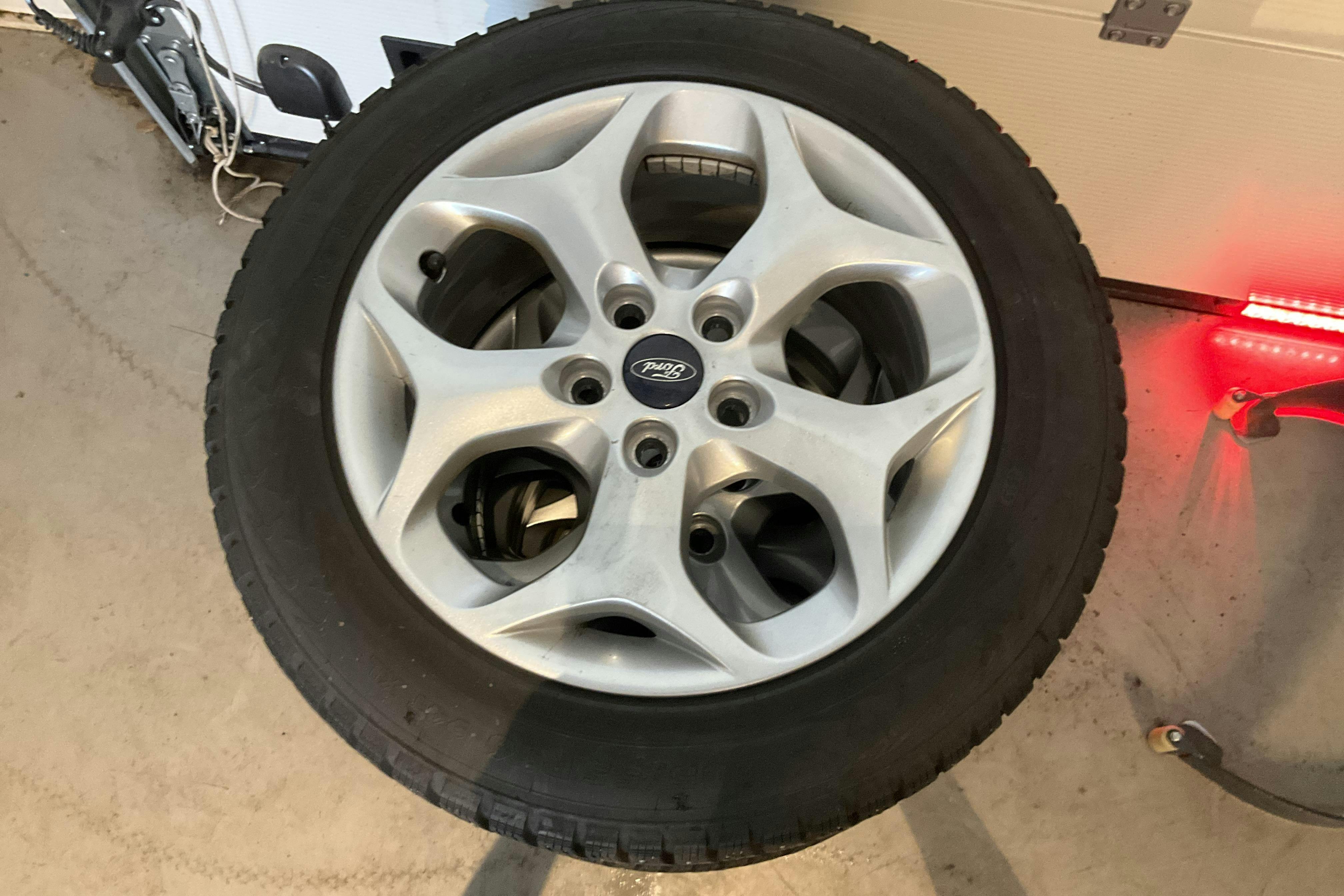 Ford Focus 1.0 EcoBoost 5dr (100hk) - 81 900 km - Manual - white - 2014