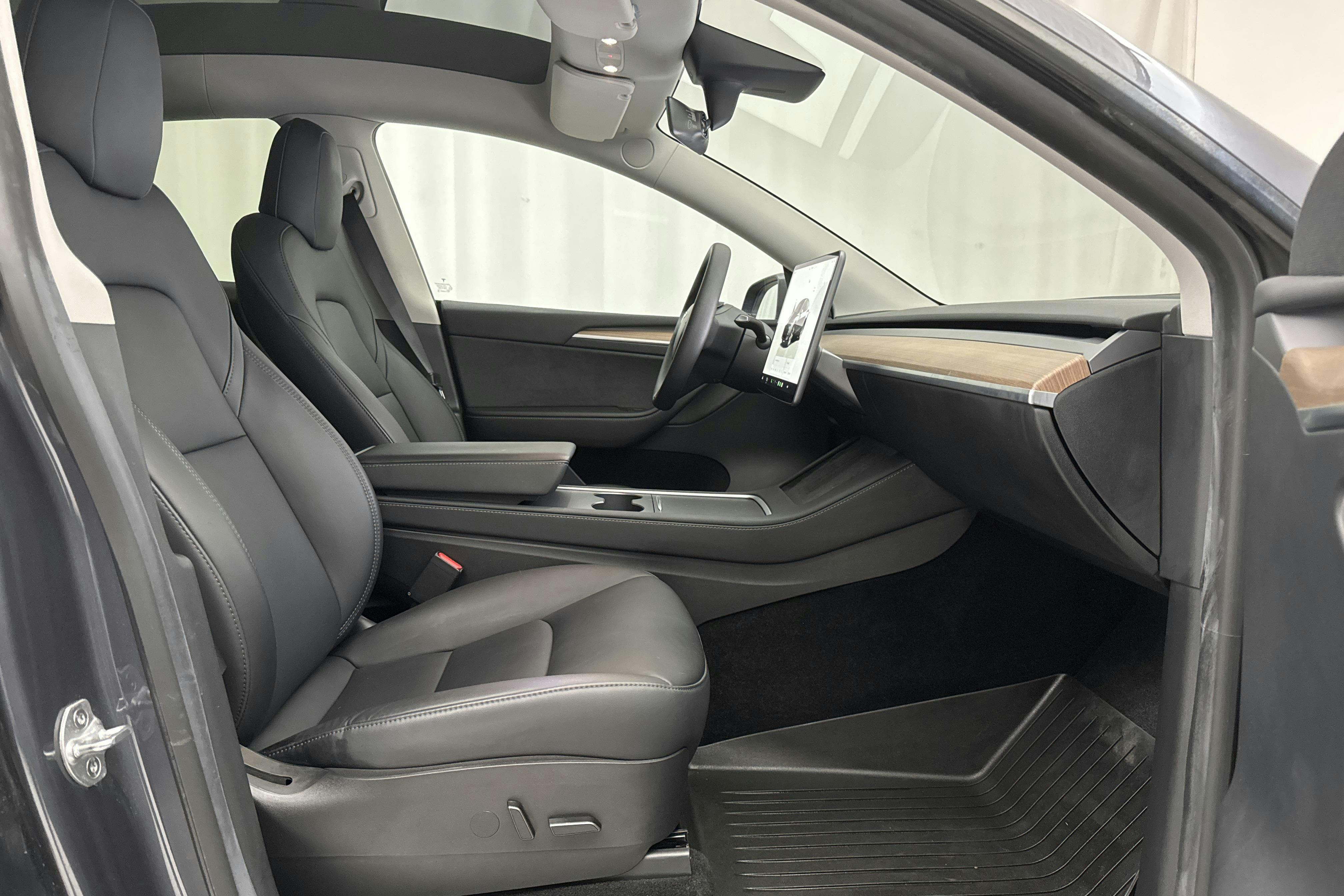 Tesla Model Y Long Range Dual Motor AWD - 4 796 mil - Automat - grå - 2022