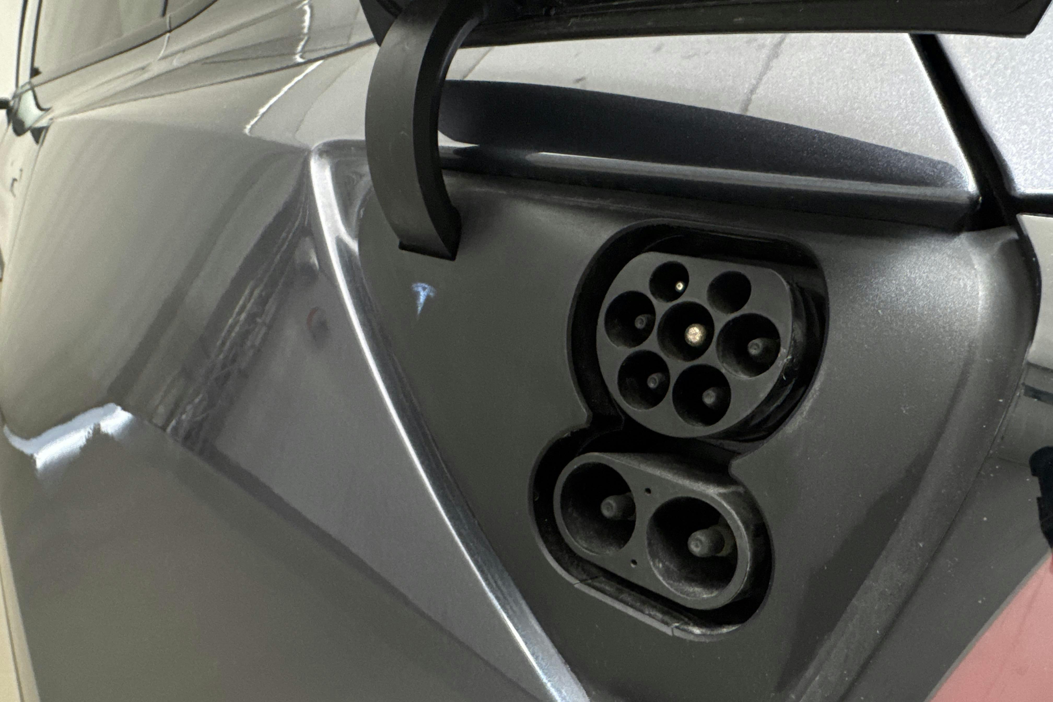 Tesla Model Y Long Range Dual Motor AWD - 4 796 mil - Automat - grå - 2022