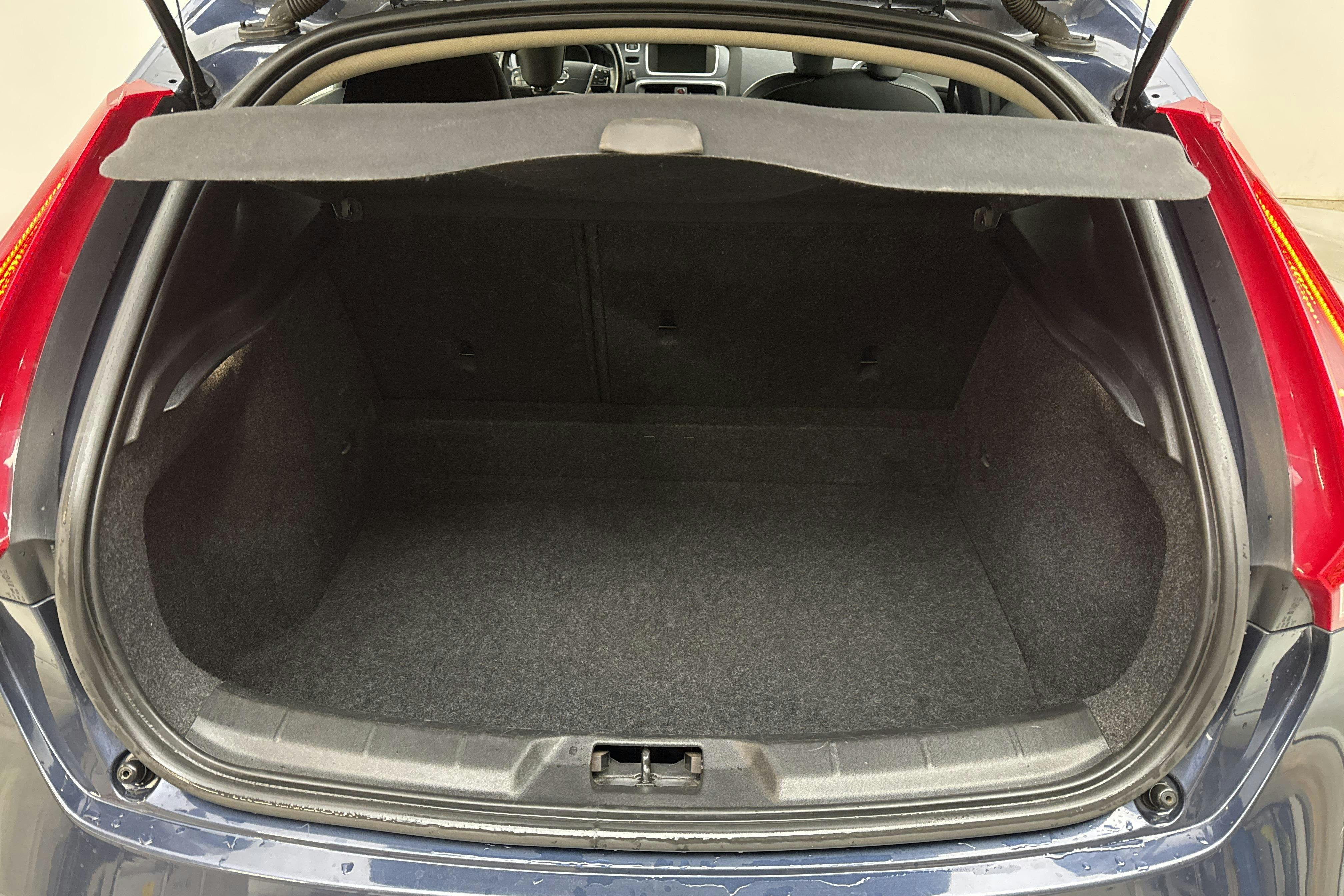 Volvo V40 D3 (150hk) - 14 699 mil - Manuell - blå - 2014