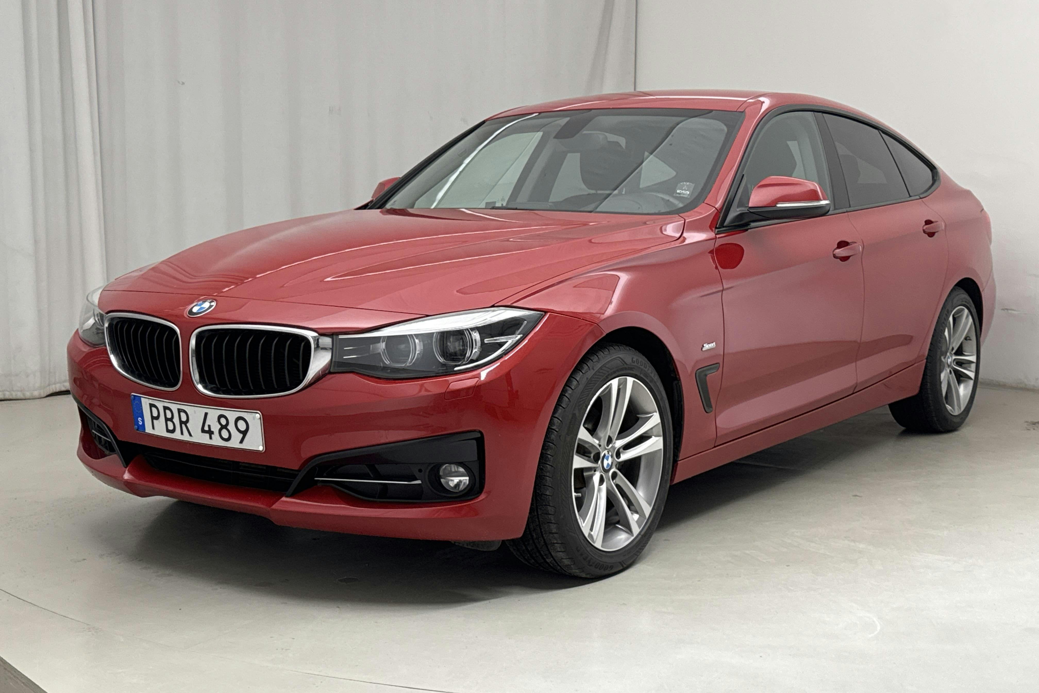 BMW 320d GT xDrive, F34 (190hk) - 15 593 mil - Automat - röd - 2017