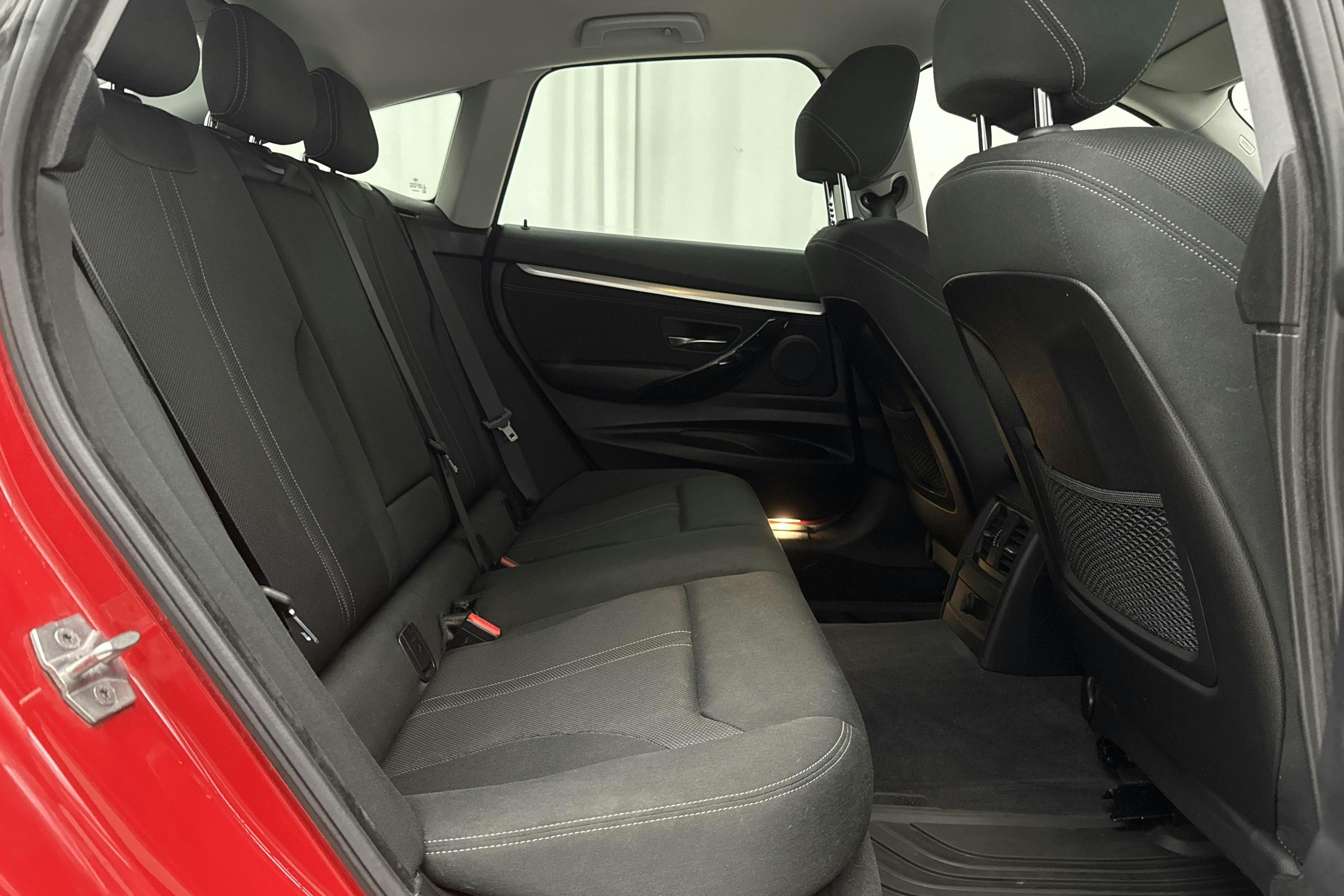 BMW 320d GT xDrive, F34 (190hk) - 15 593 mil - Automat - röd - 2017