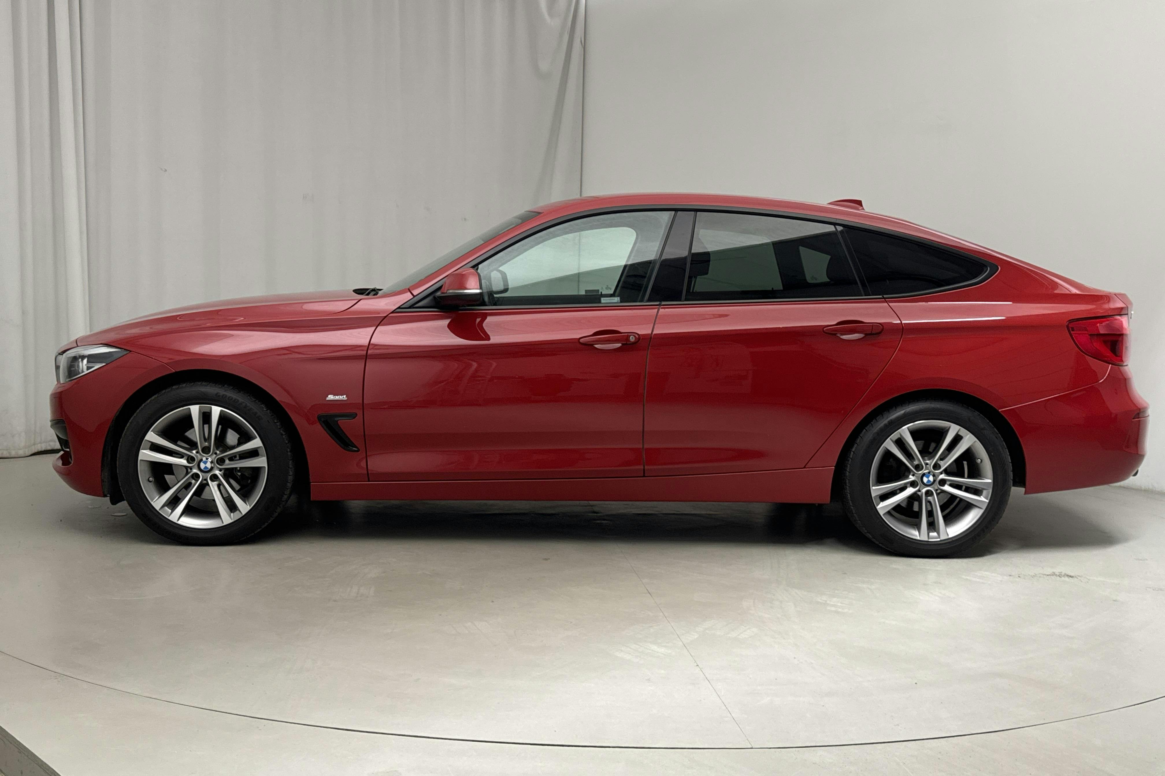 BMW 320d GT xDrive, F34 (190hk) - 15 593 mil - Automat - röd - 2017