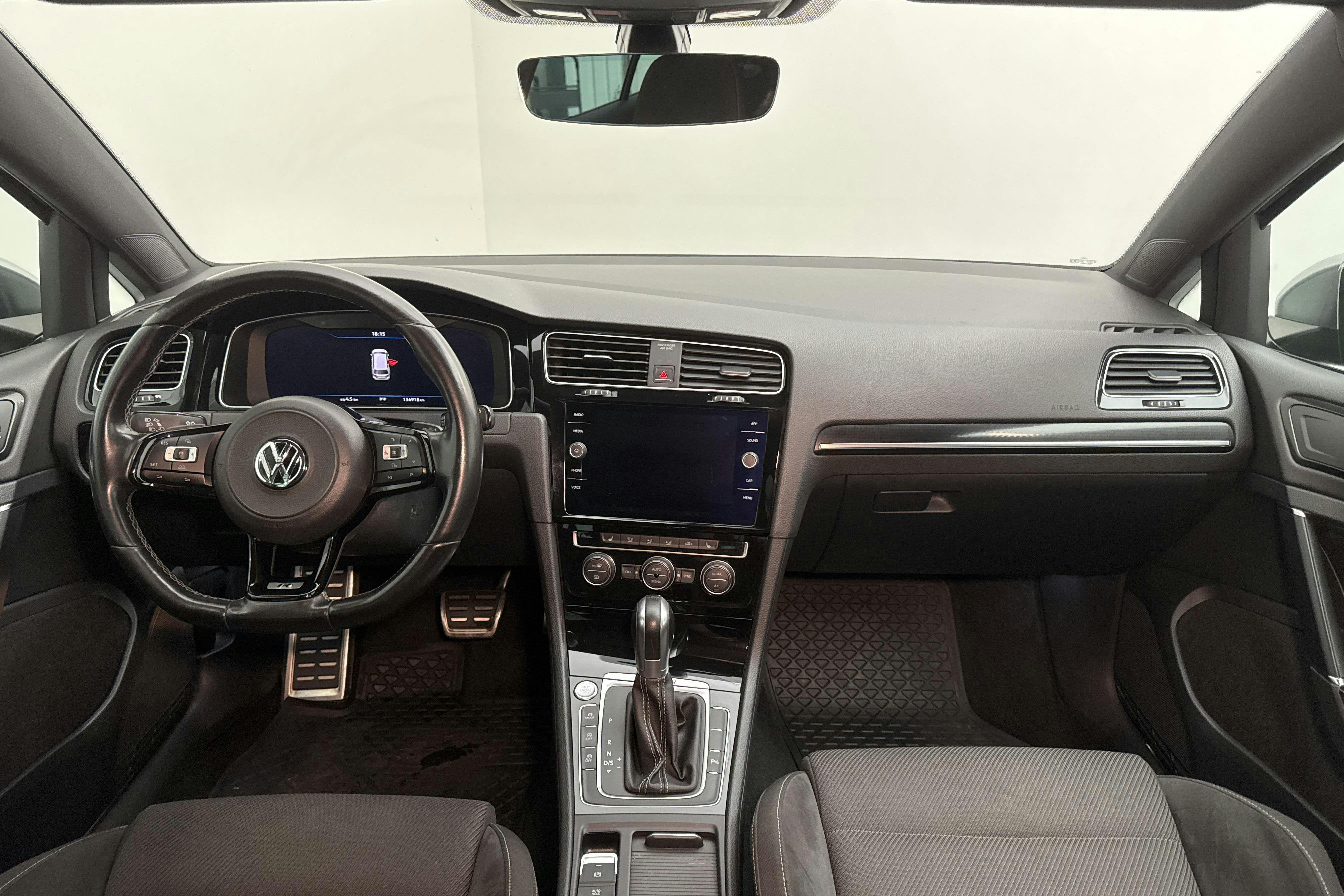 VW Golf VII R Sportscombi 4MOTION (310hk) - 13 492 mil - Automat - svart - 2018