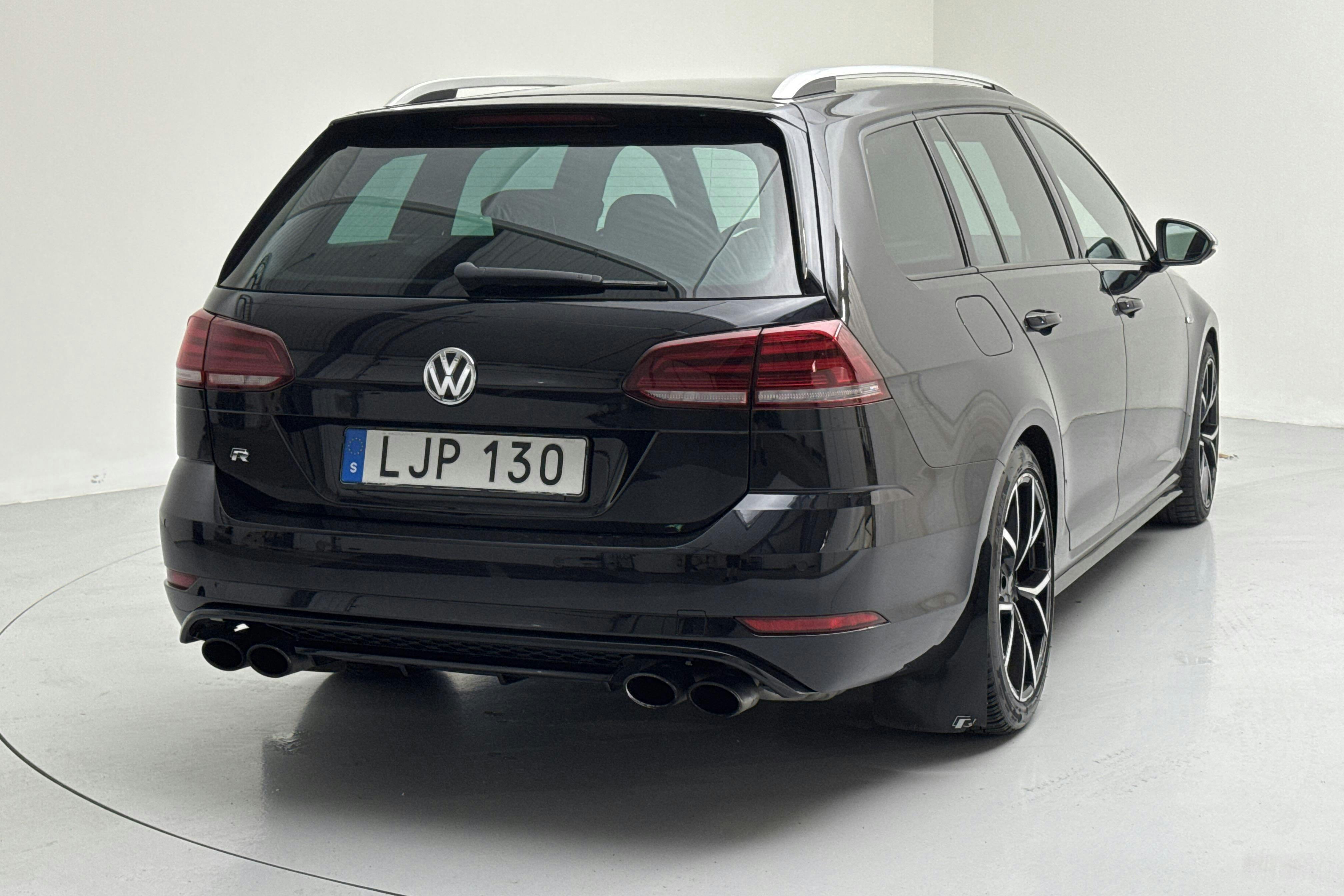 VW Golf VII R Sportscombi 4MOTION (310hk) - 13 492 mil - Automat - svart - 2018