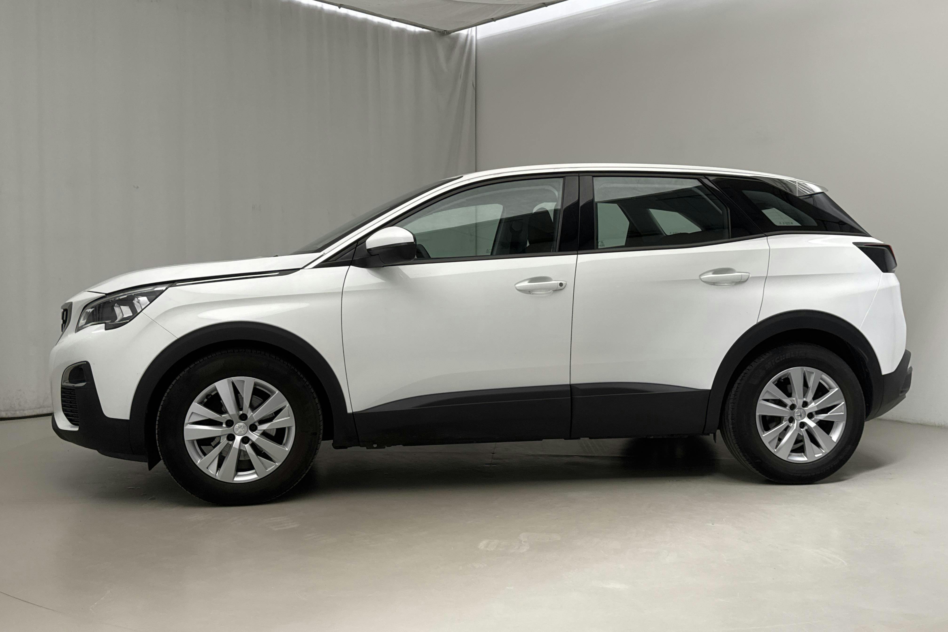 Presentation photo 2 of 14: Peugeot 3008 1.2 PureTech (130hk) - 85 140 km - Automatic - white - 2020