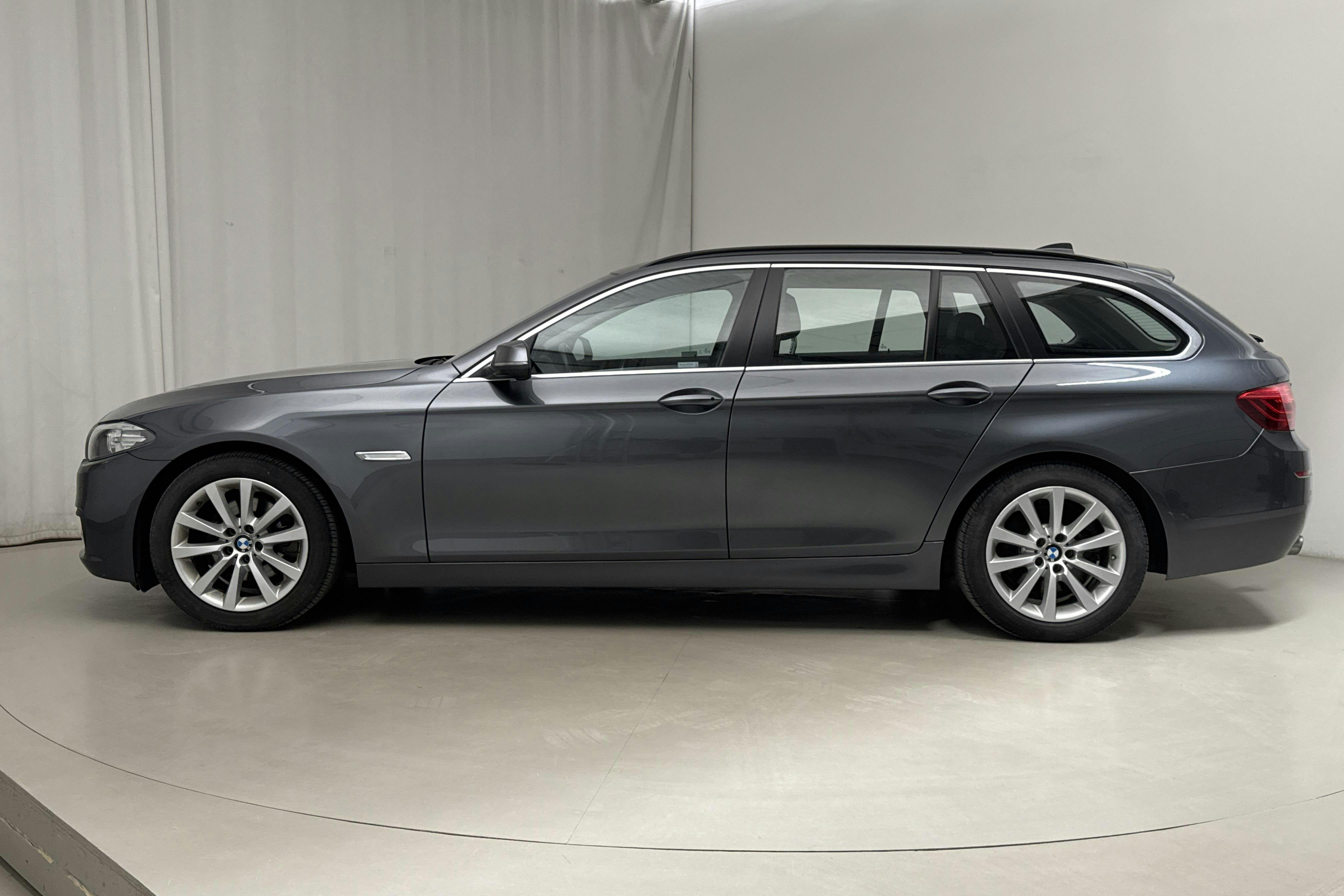 BMW 520d xDrive Touring, F11 (190hk) - 73 160 km - Automatic - gray - 2017